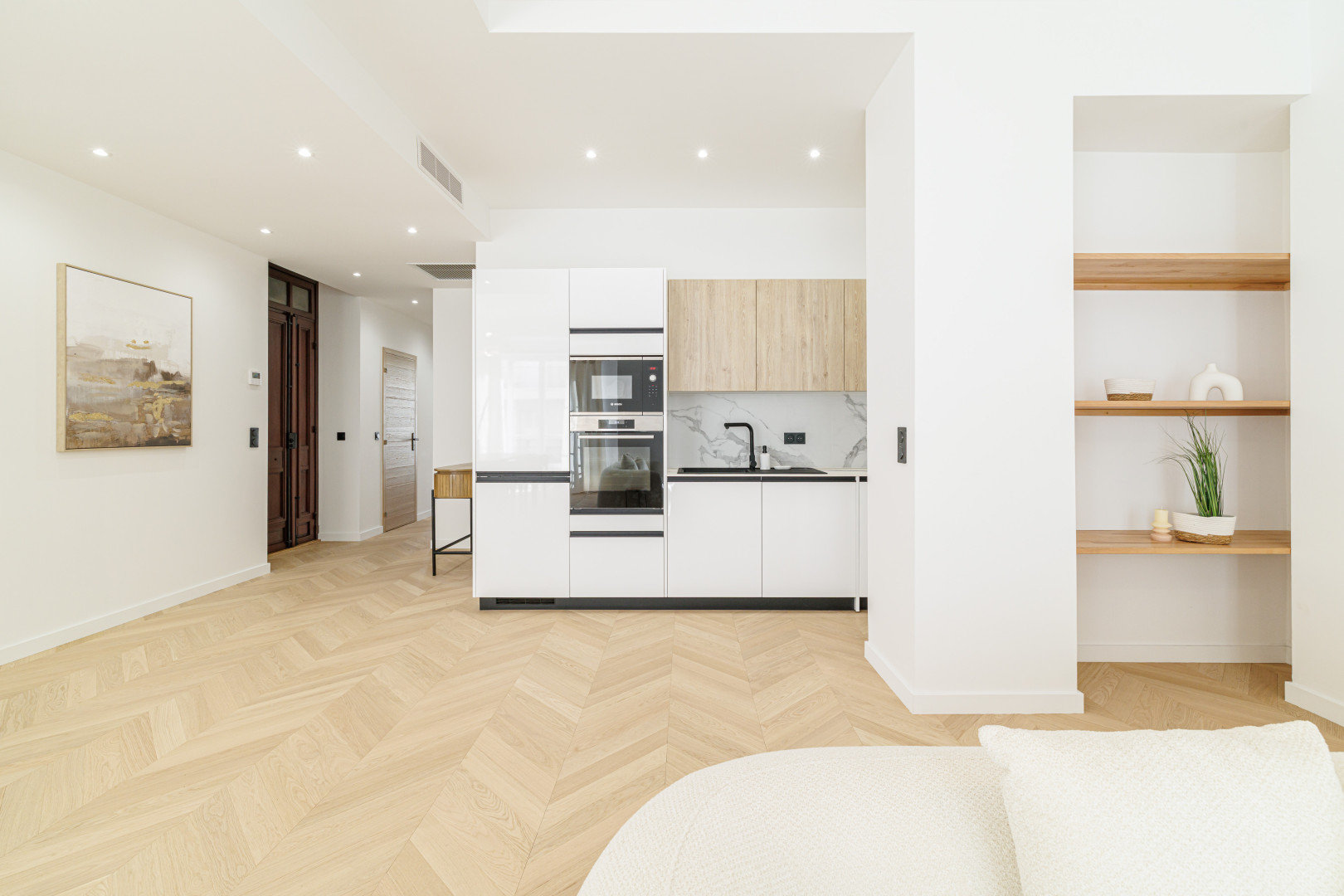 
                                                Vente
                                                 Nice - Carré d'Or - Grand 4 pièces traversant de 120m2 entièrement rénové