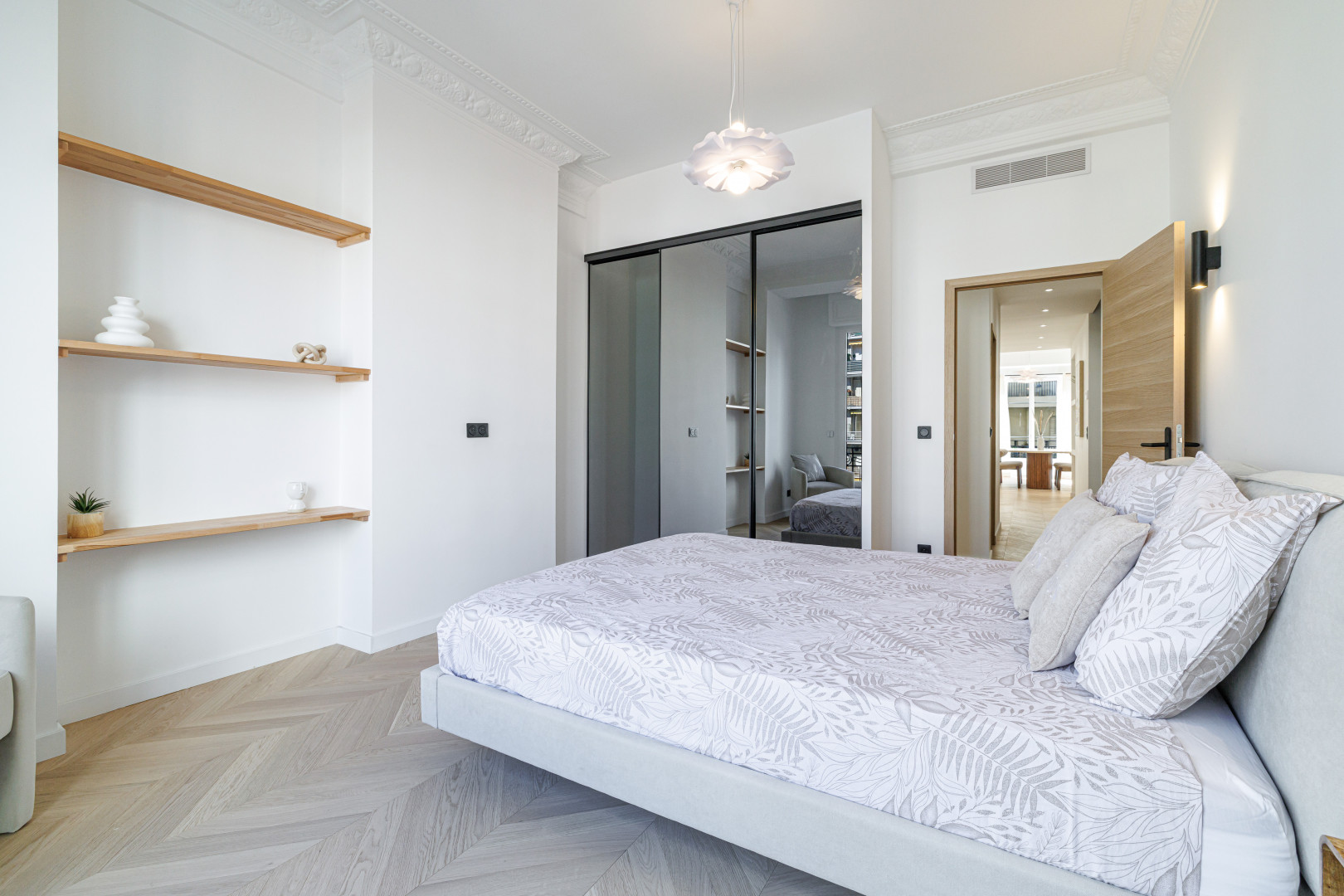 
                                                Vente
                                                 Nice - Carré d'Or - Grand 4 pièces traversant de 120m2 entièrement rénové