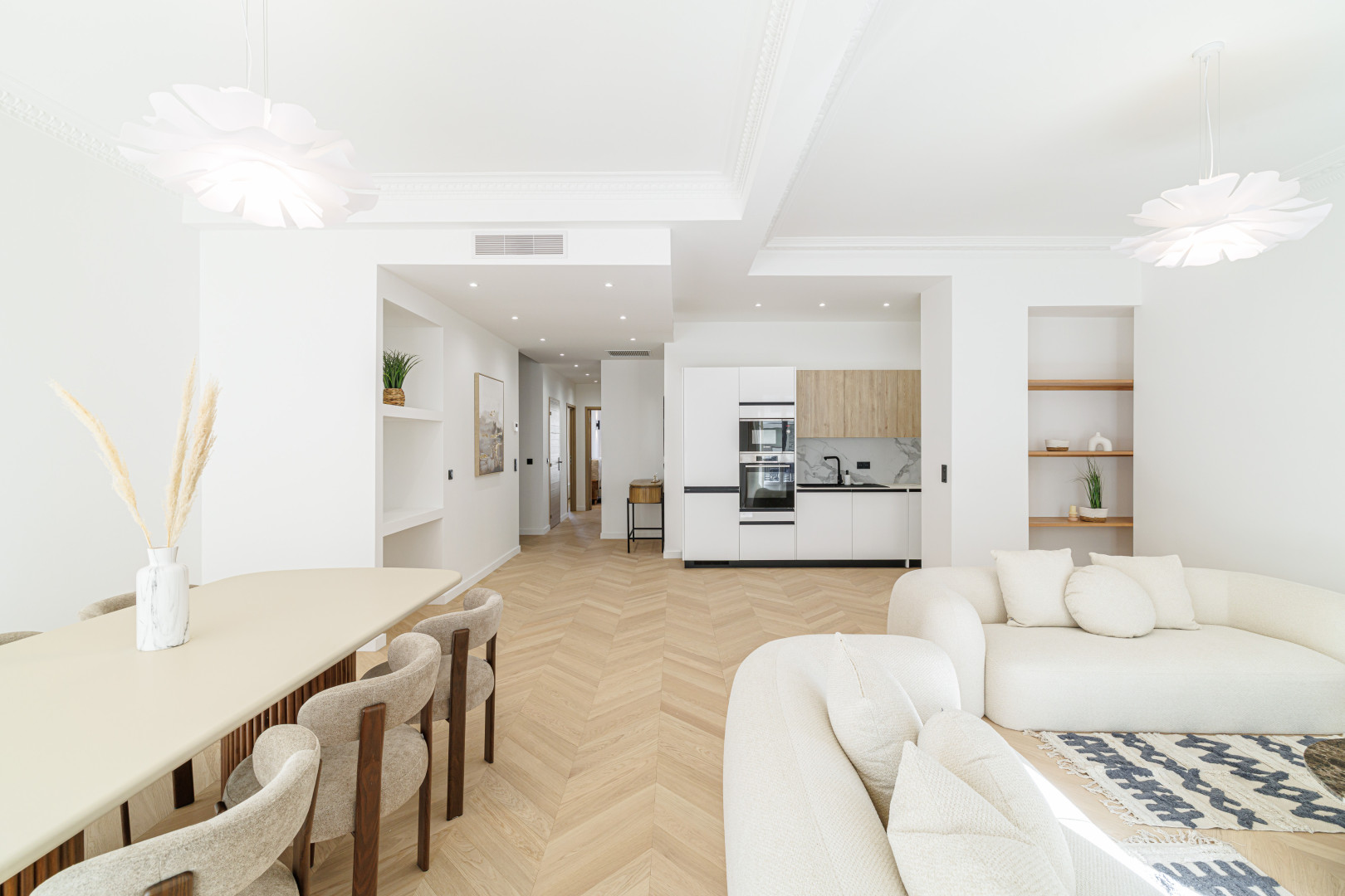 
                                                Vente
                                                 Nice - Carré d'Or - Grand 4 pièces