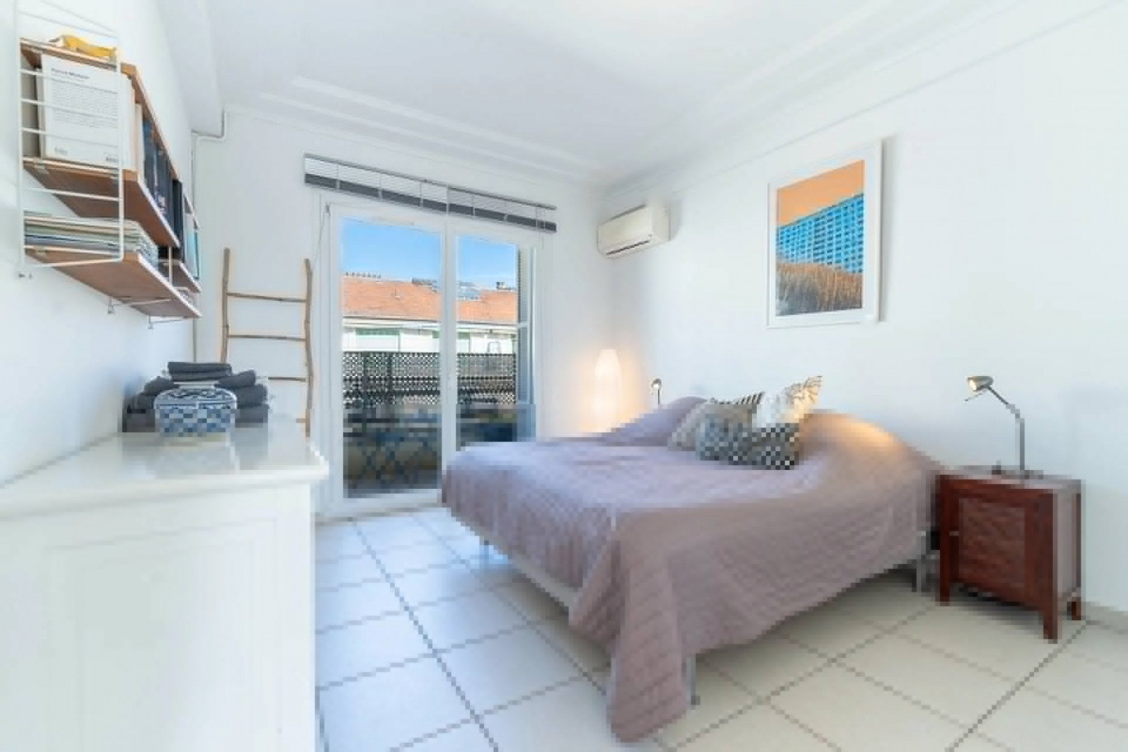 
                                                Vente
                                                 NICE, Carré d'Or : Spacieux 2 pièces au dernier étage avec terra