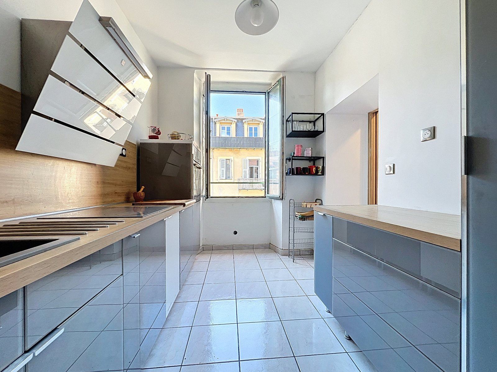 
                                                Vente
                                                 Nice Cassini - Beau 3 pièces 79m2 lumineux avec balcon aperçu Port
