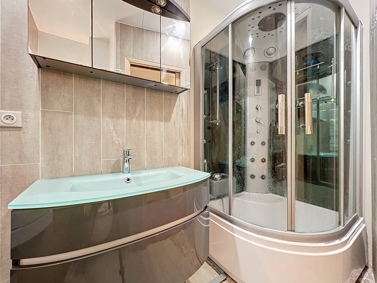 
                                                Vente
                                                 Nice Cassini - Beau 3 pièces 79m2 lumineux avec balcon aperçu Port