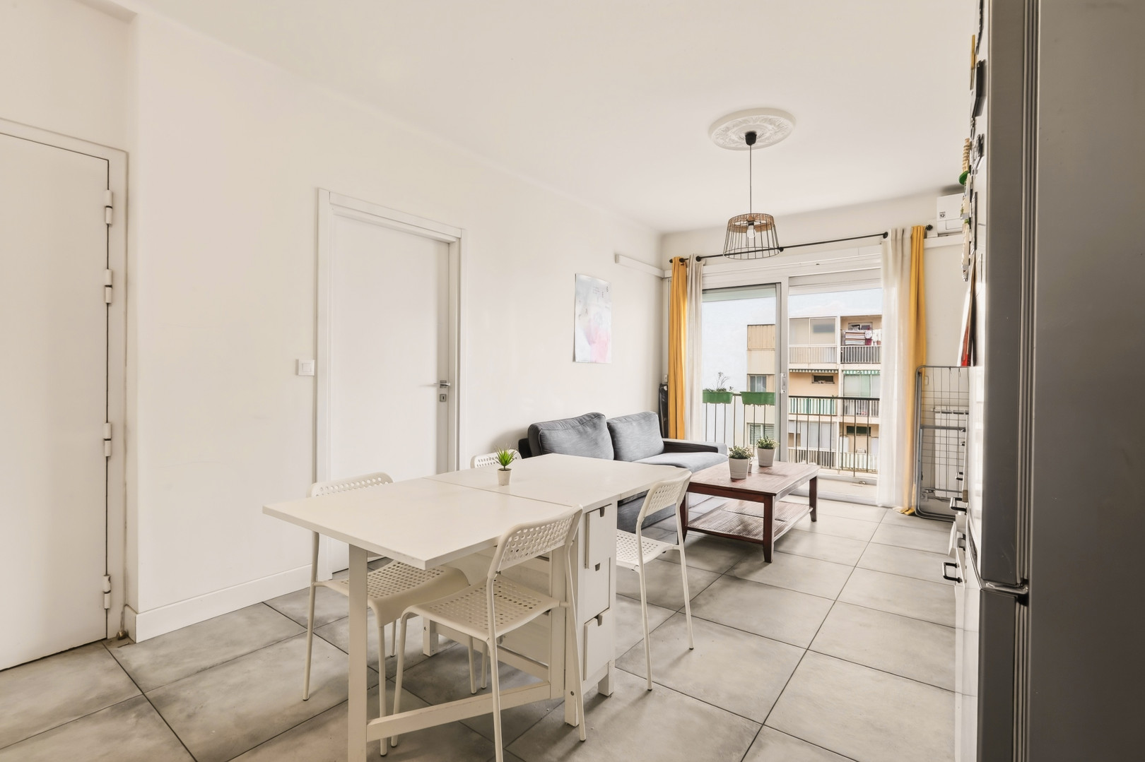 
                                                Vente
                                                 Nice - Caucade -Joli 4 pièces en étage avec terrasse et vue mer