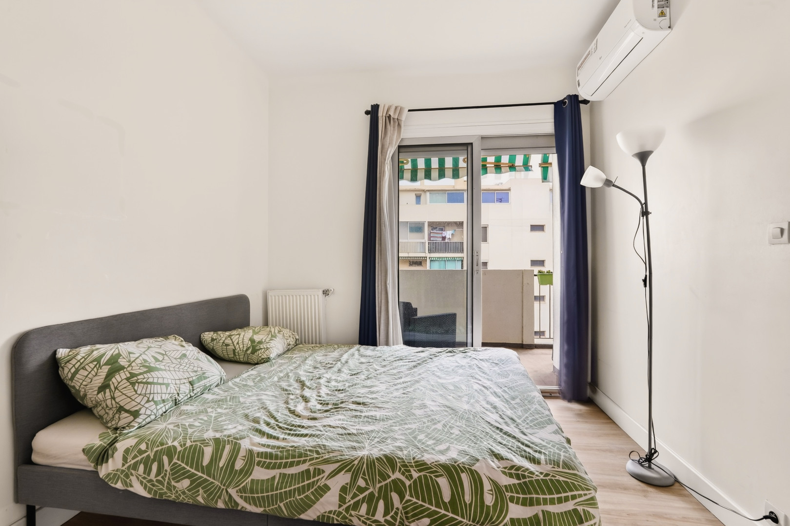 
                                                Vente
                                                 Nice - Caucade -Joli 4 pièces en étage avec terrasse et vue mer