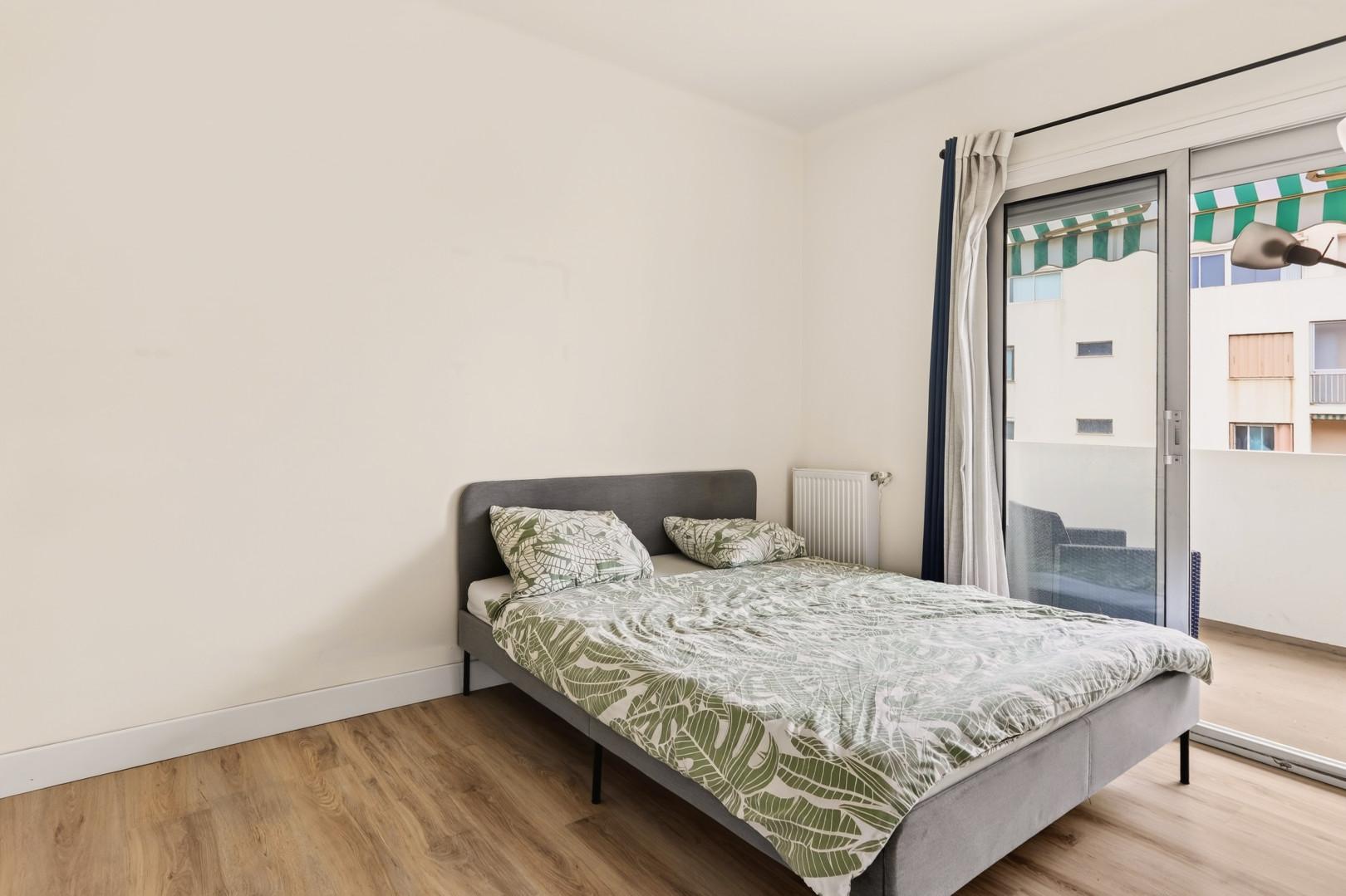 
                                                Vente
                                                 Nice - Caucade -Joli 4 pièces en étage avec terrasse et vue mer