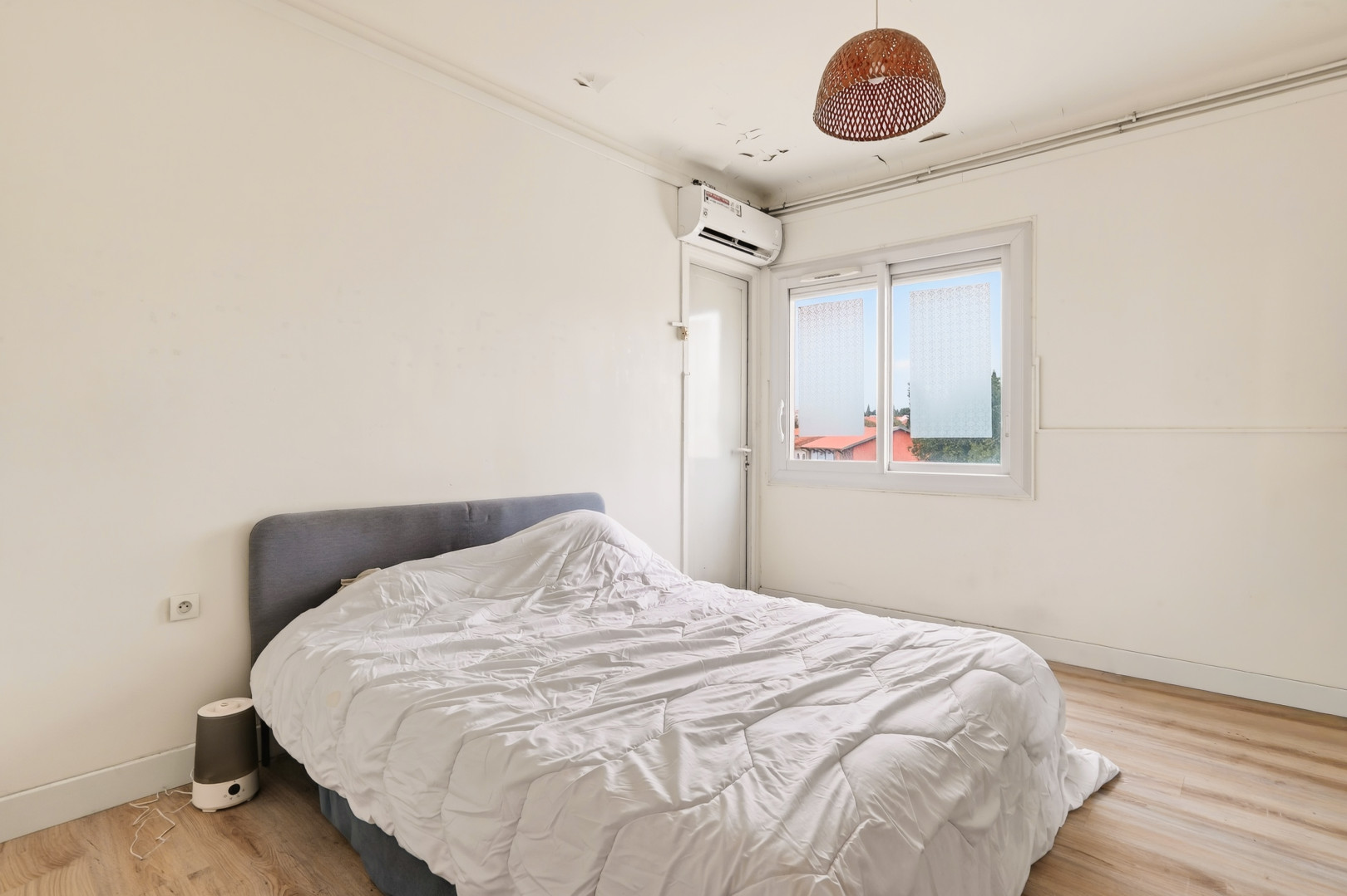 
                                                Vente
                                                 Nice - Caucade -Joli 4 pièces en étage avec terrasse et vue mer