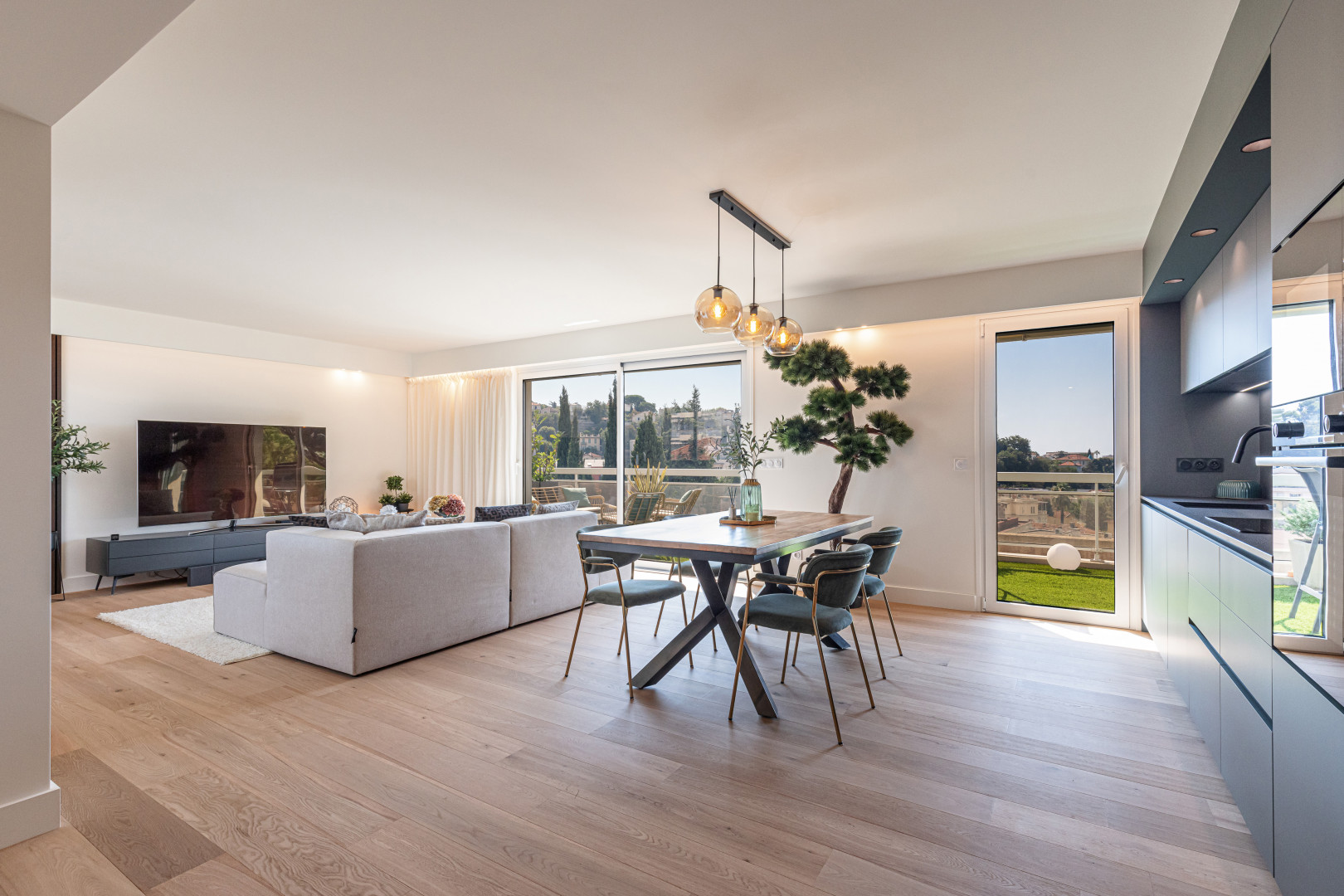 
                                                Vente
                                                 Nice Chambrun - Villa sur le toit 4 Pièces avec terrasse 135m2