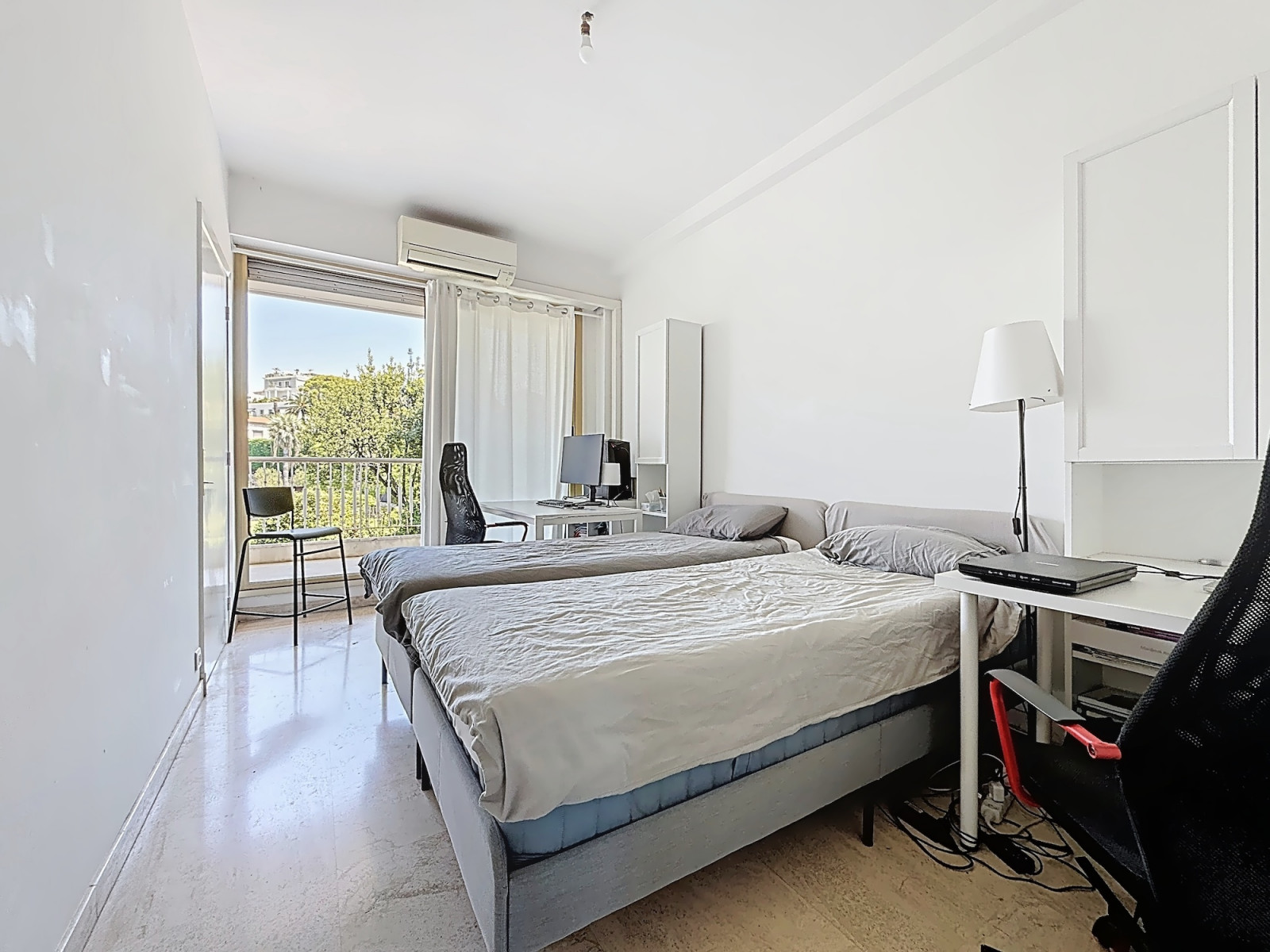 
                                                Vente
                                                 Nice Cimiez - 3 pièces avec grande terrasse offrant une vue dégagée sur la mer