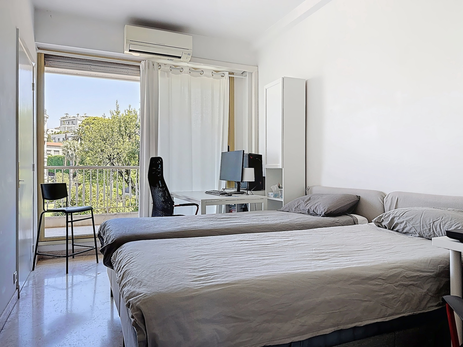 
                                                Vente
                                                 Nice Cimiez - 3 pièces avec grande terrasse offrant une vue dégagée sur la mer