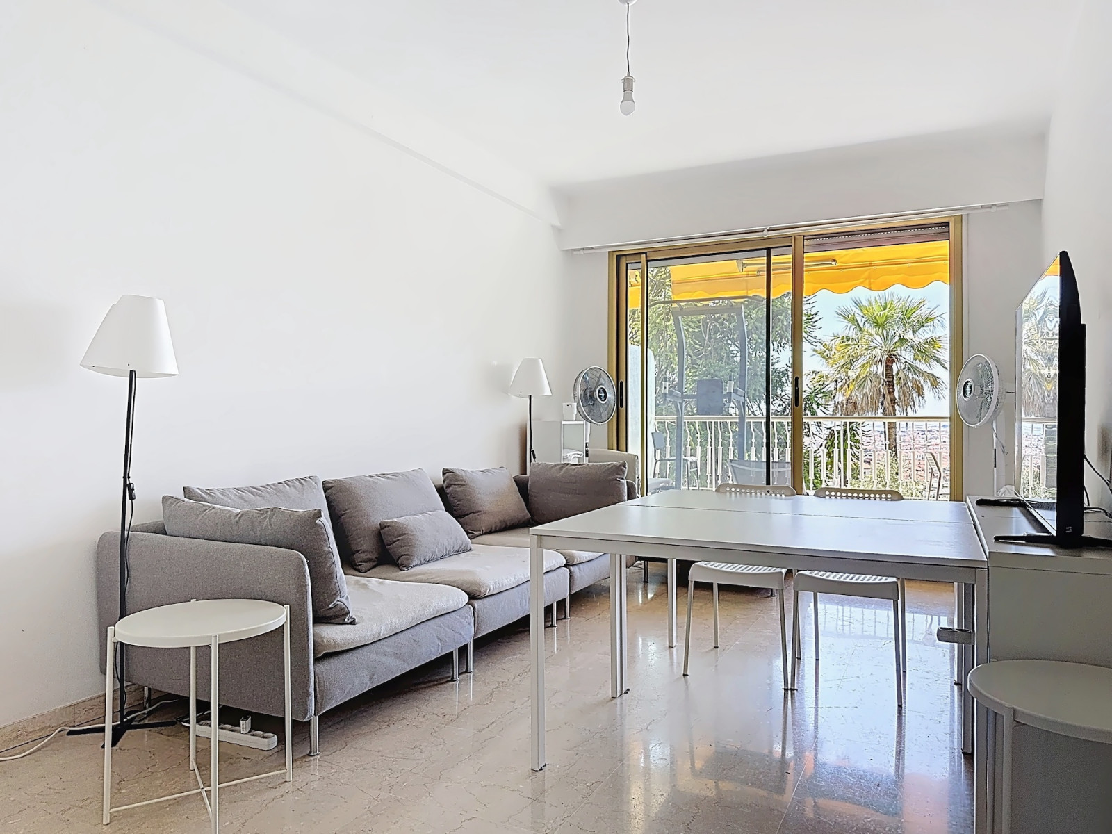 
                                                Vente
                                                 Nice Cimiez - 3 pièces avec grande terrasse offrant une vue dégagée sur la mer