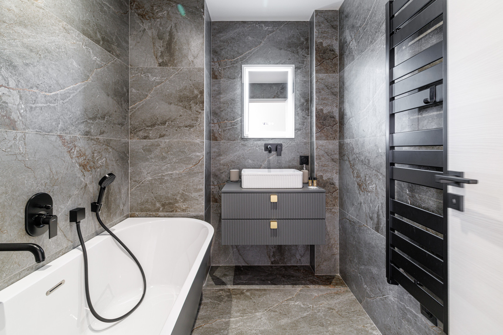 
                                                Vente
                                                 Nice - Cimiez - 3 pièces de 84,69 m² entièrement rénové avec terrasse et garage