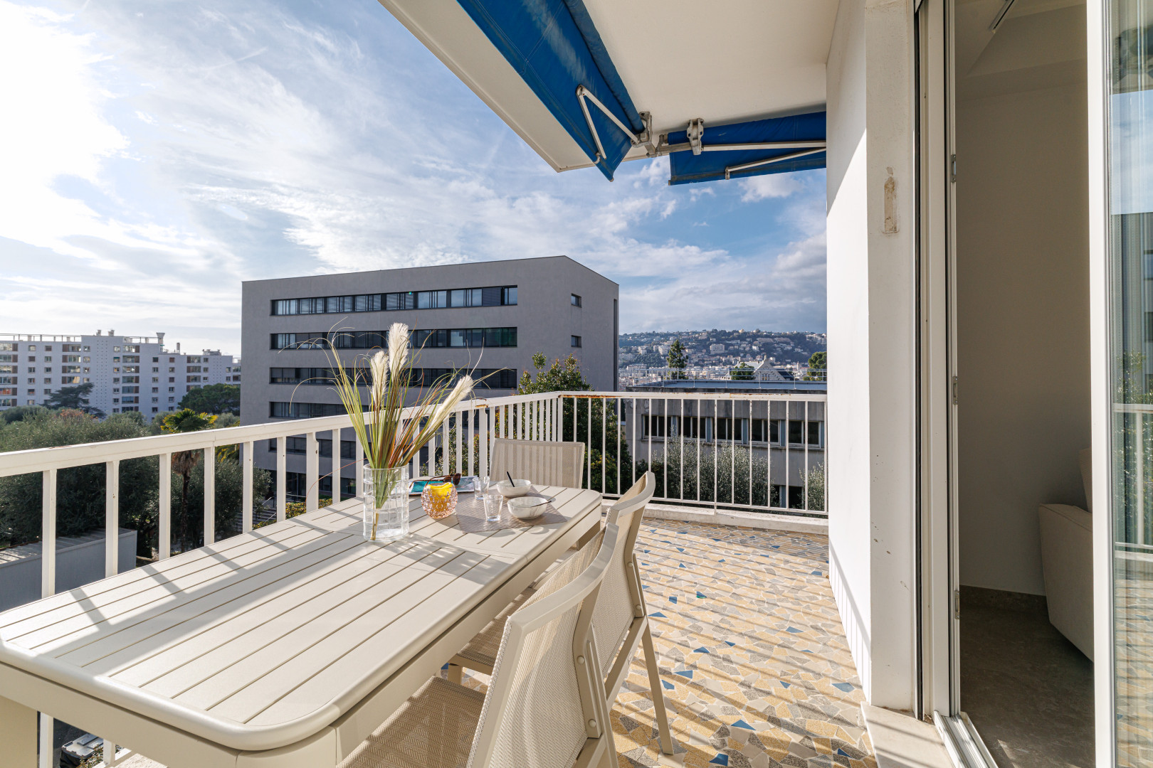 
                                                Vente
                                                 Nice - Cimiez - 3 pièces de 84,69 m² entièrement rénové avec terrasse et garage
