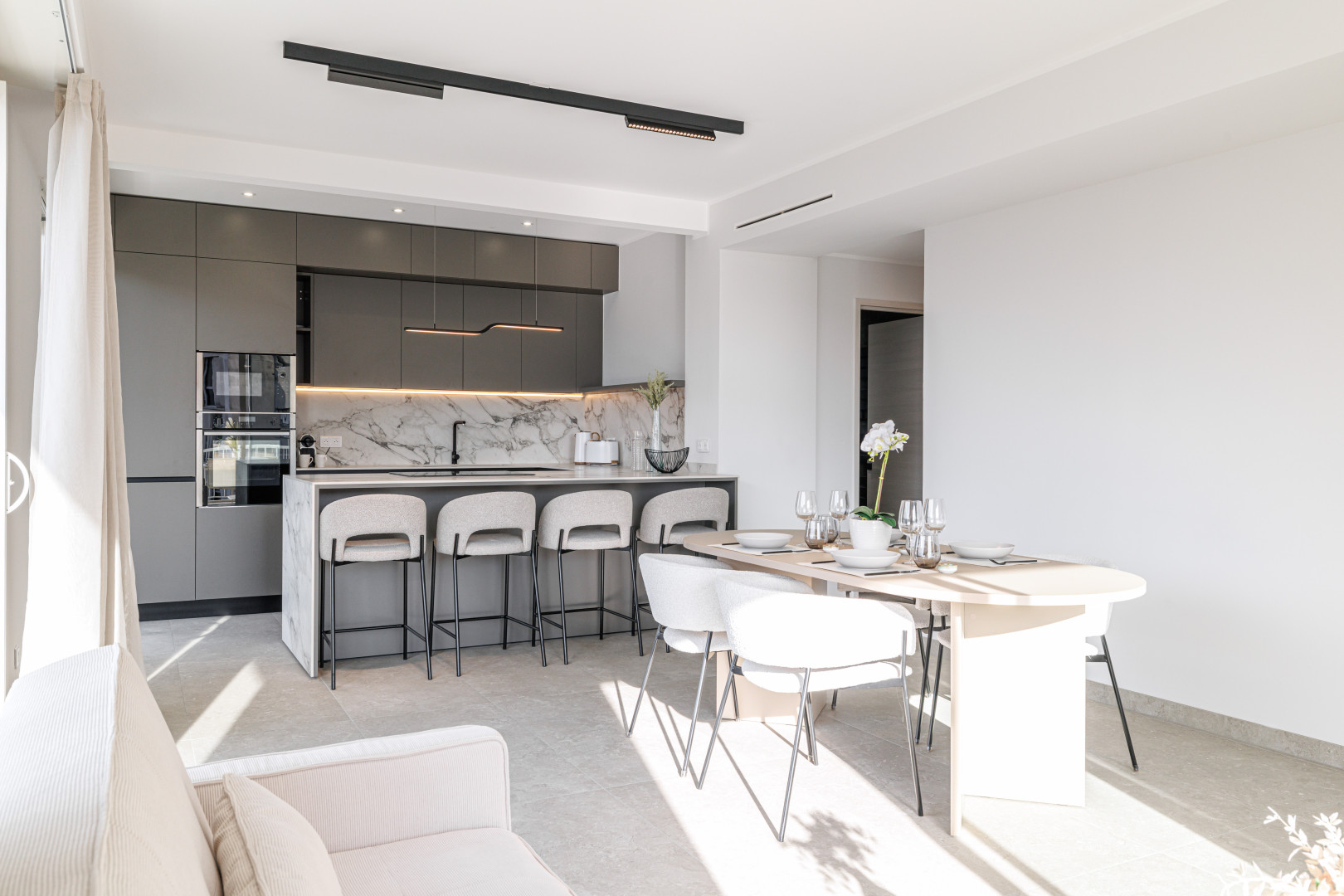 
                                                Vente
                                                 Nice - Cimiez - 3 pièces de 84,69 m² entièrement