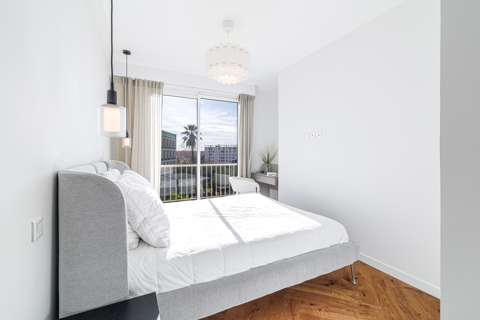 
                                                Vente
                                                 Nice - Cimiez - 3 pièces de 84,69 m² entièrement rénové avec terrasse et garage