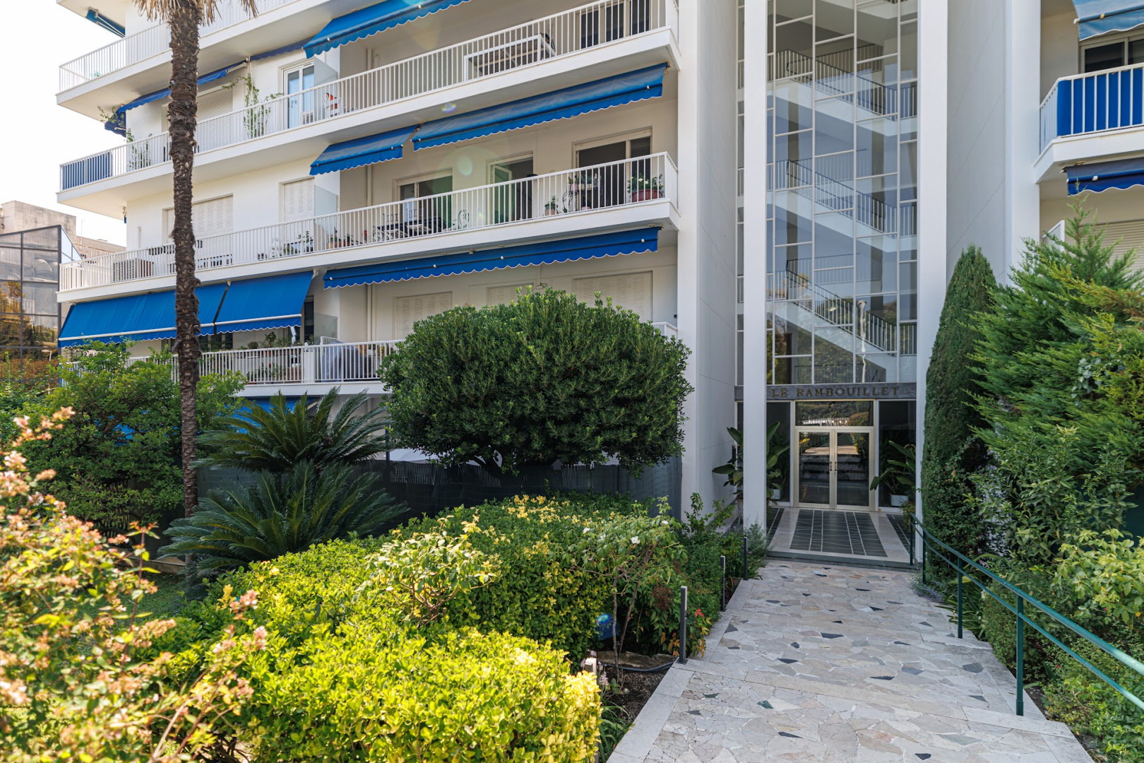 
                                                Vente
                                                 Nice - Cimiez - 3 pièces de 84,69 m² entièrement rénové avec terrasse et garage