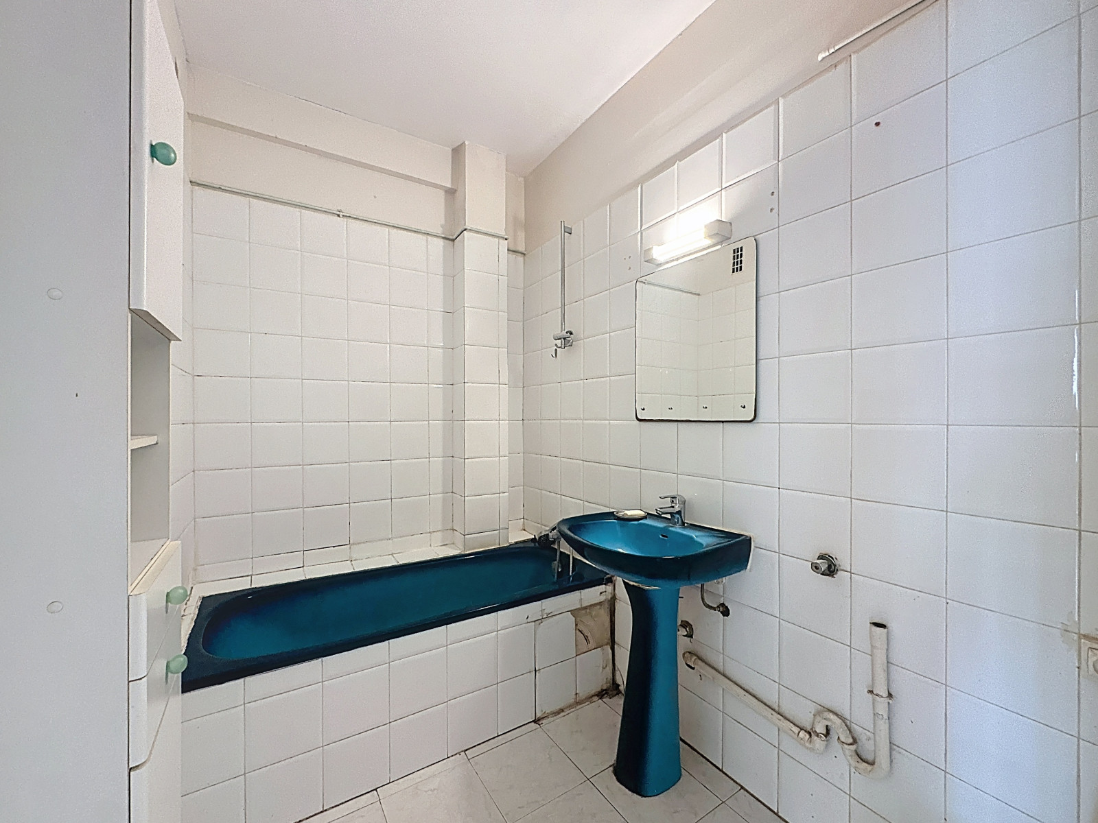 
                                                Vente
                                                 Nice Cimiez - 3 pièces familial à rénover