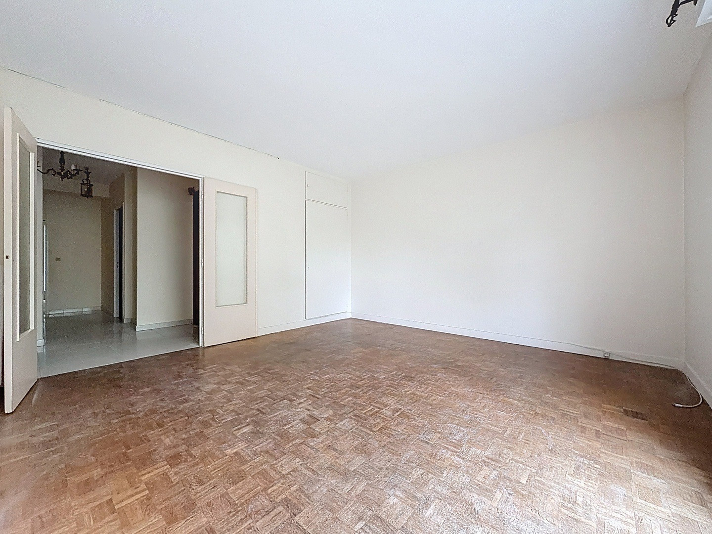 
                                                Vente
                                                 Nice Cimiez - 3 pièces familial à rénover