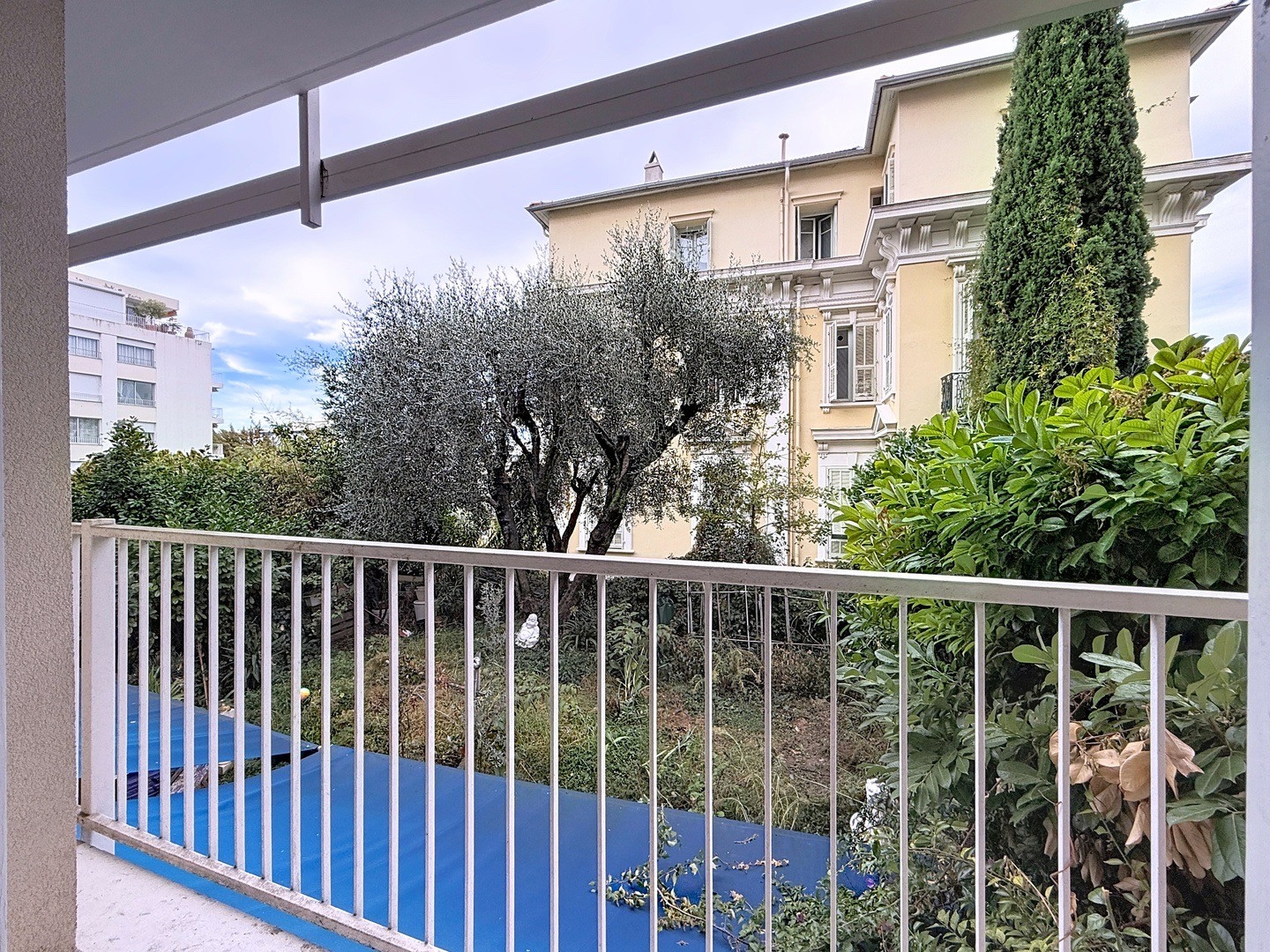 
                                                Vente
                                                 Nice Cimiez - 3 pièces familial à rénover