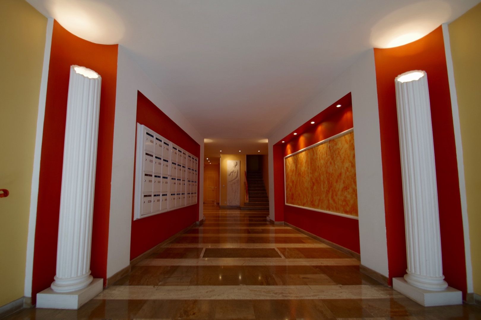 
                                                Vente
                                                 Nice Cimiez - 3 pièces familial à rénover
