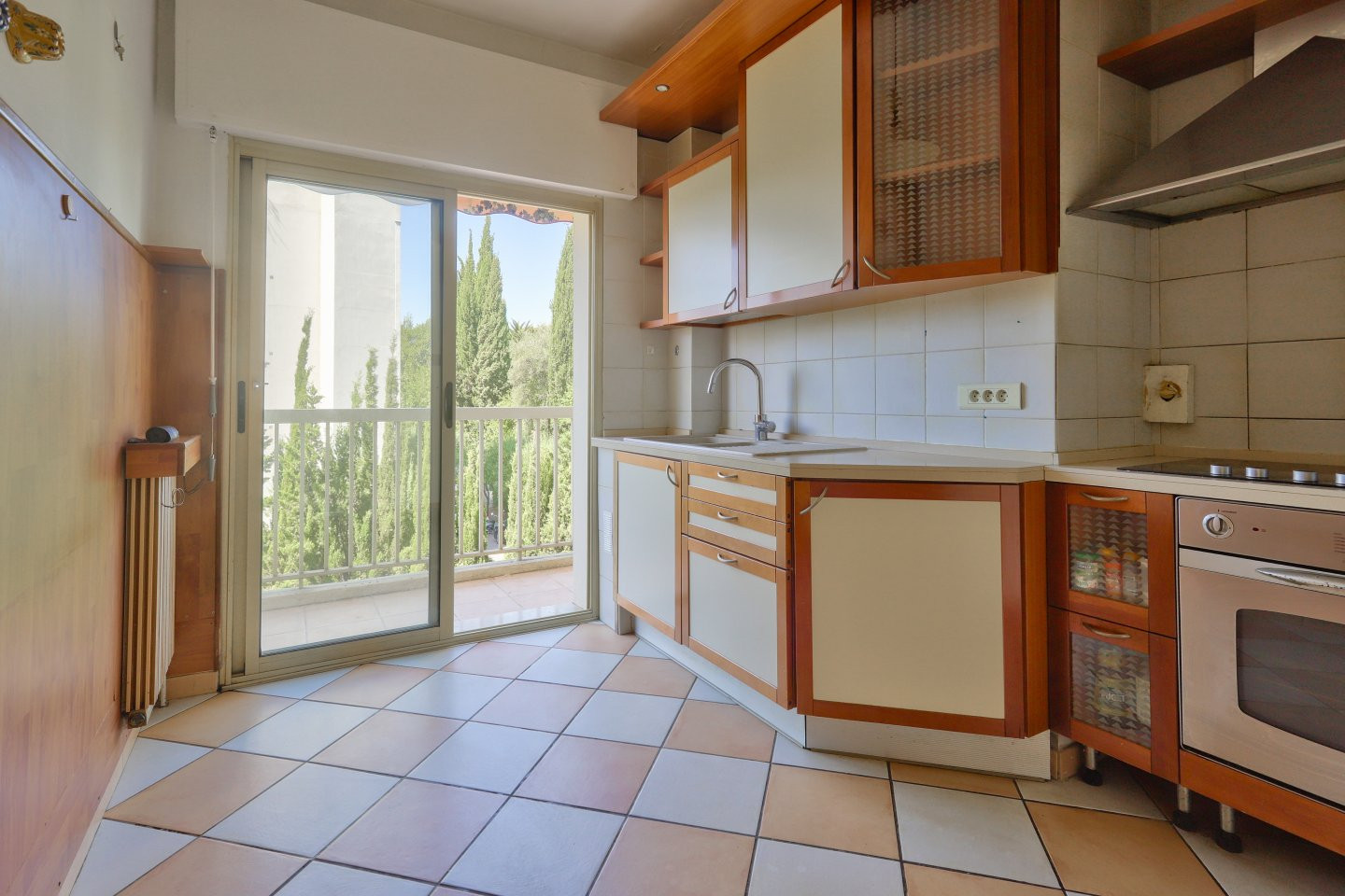
                                                Vente
                                                 Nice Cimiez - 3 pièces lumineux en avant dernier étage