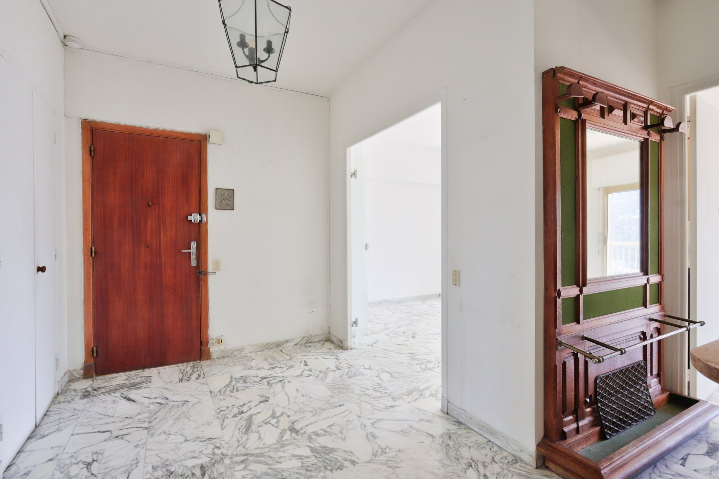 
                                                Vente
                                                 Nice Cimiez - 3 pièces lumineux en avant dernier étage