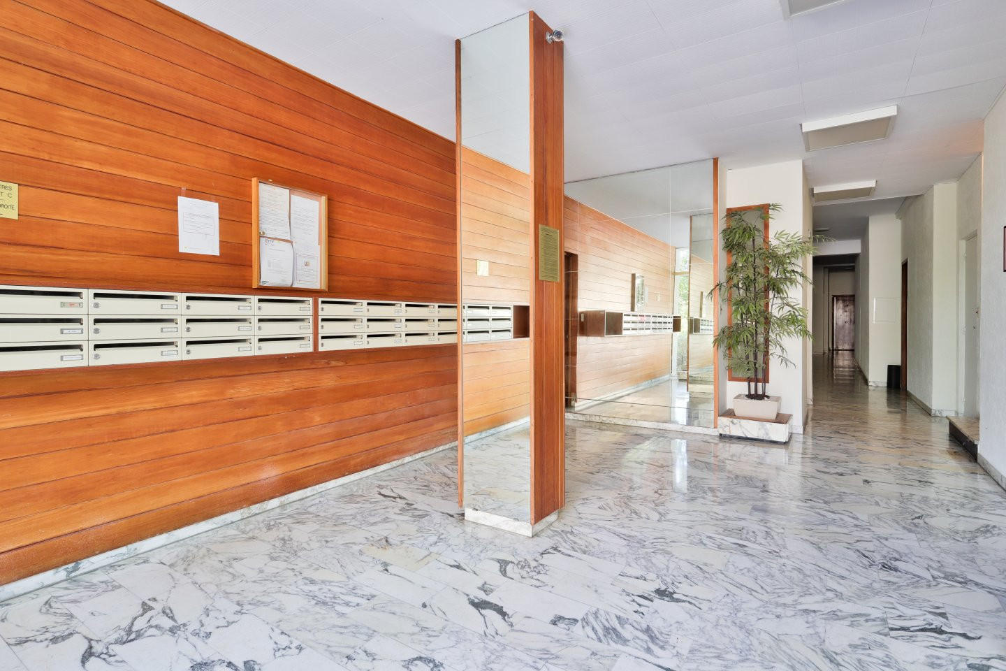 
                                                Vente
                                                 Nice Cimiez - 3 pièces lumineux en avant dernier étage