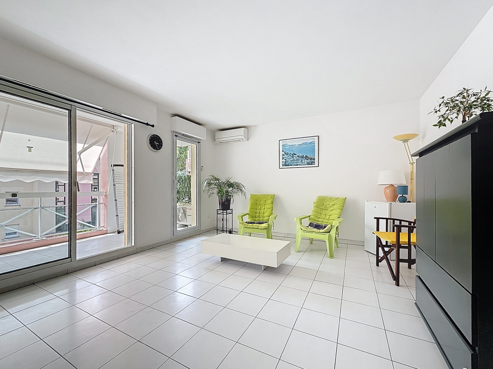 
                                                Vente
                                                 Nice Cimiez - 4 pièces d'angle avec garage dans résidence en lisière du Parc Liserb