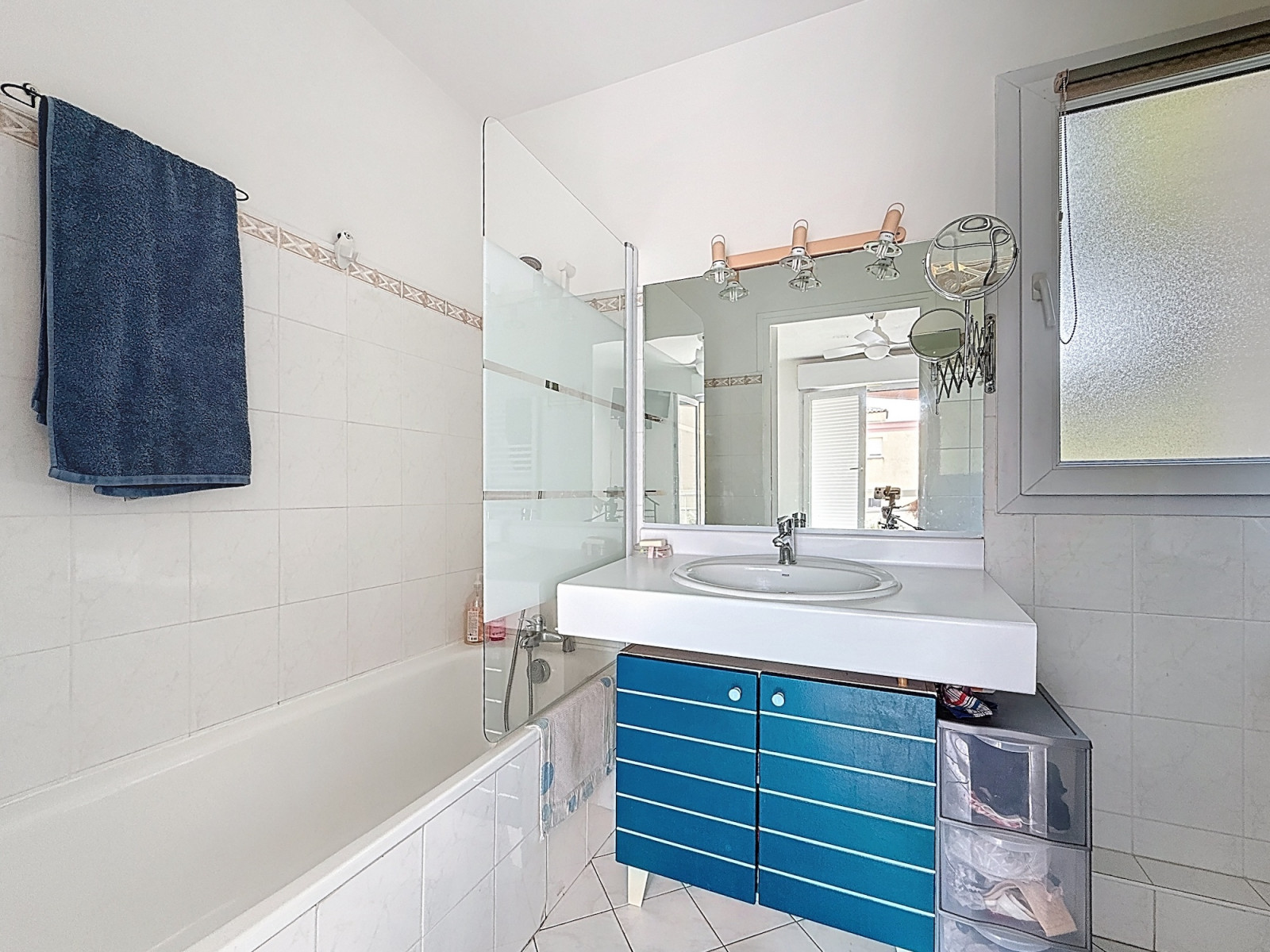
                                                Vente
                                                 Nice Cimiez - 4 pièces d'angle avec garage dans résidence en lisière du Parc Liserb
