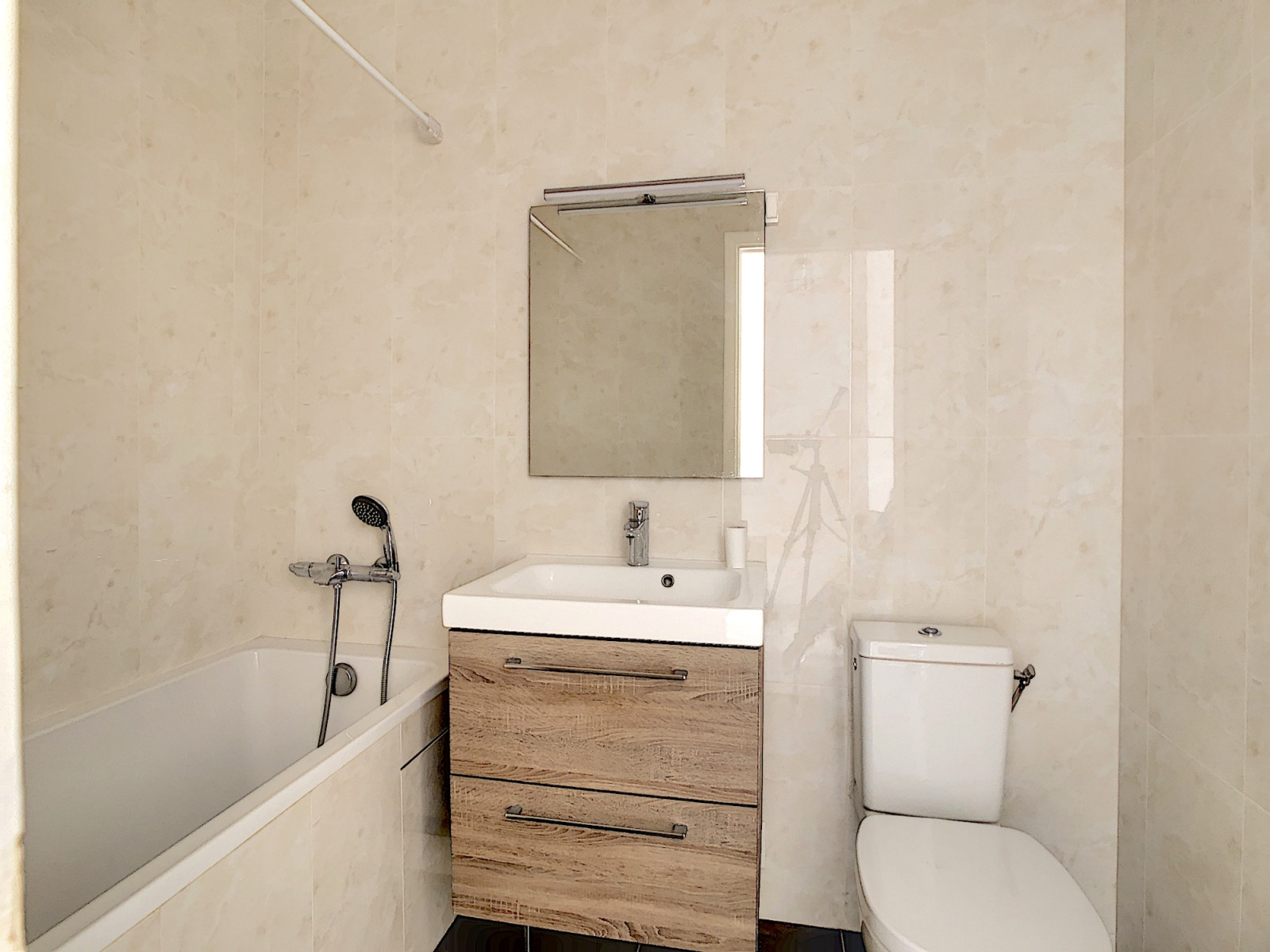 
                                                Location
                                                 Nice Cimiez à louer studio vide 32 m²