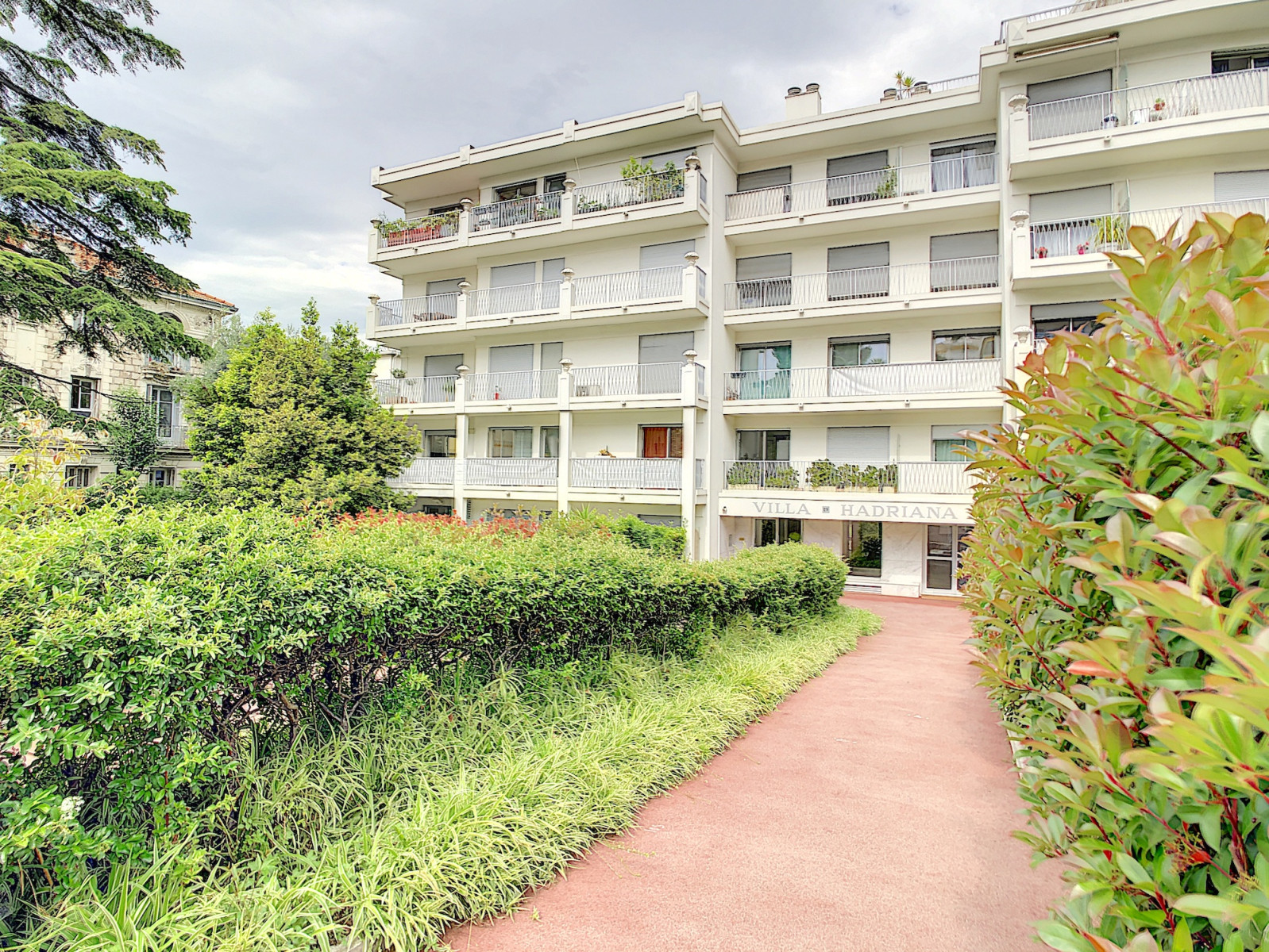 
                                                Location
                                                 Nice Cimiez à louer studio vide 32 m²