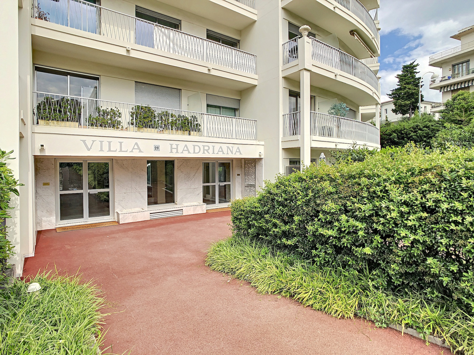 
                                                Location
                                                 Nice Cimiez à louer studio vide 32 m²