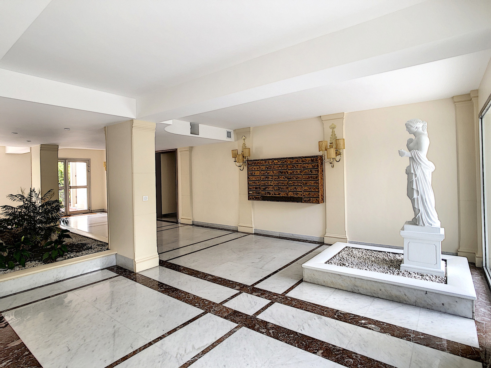 
                                                Location
                                                 Nice Cimiez à louer studio vide 32 m²