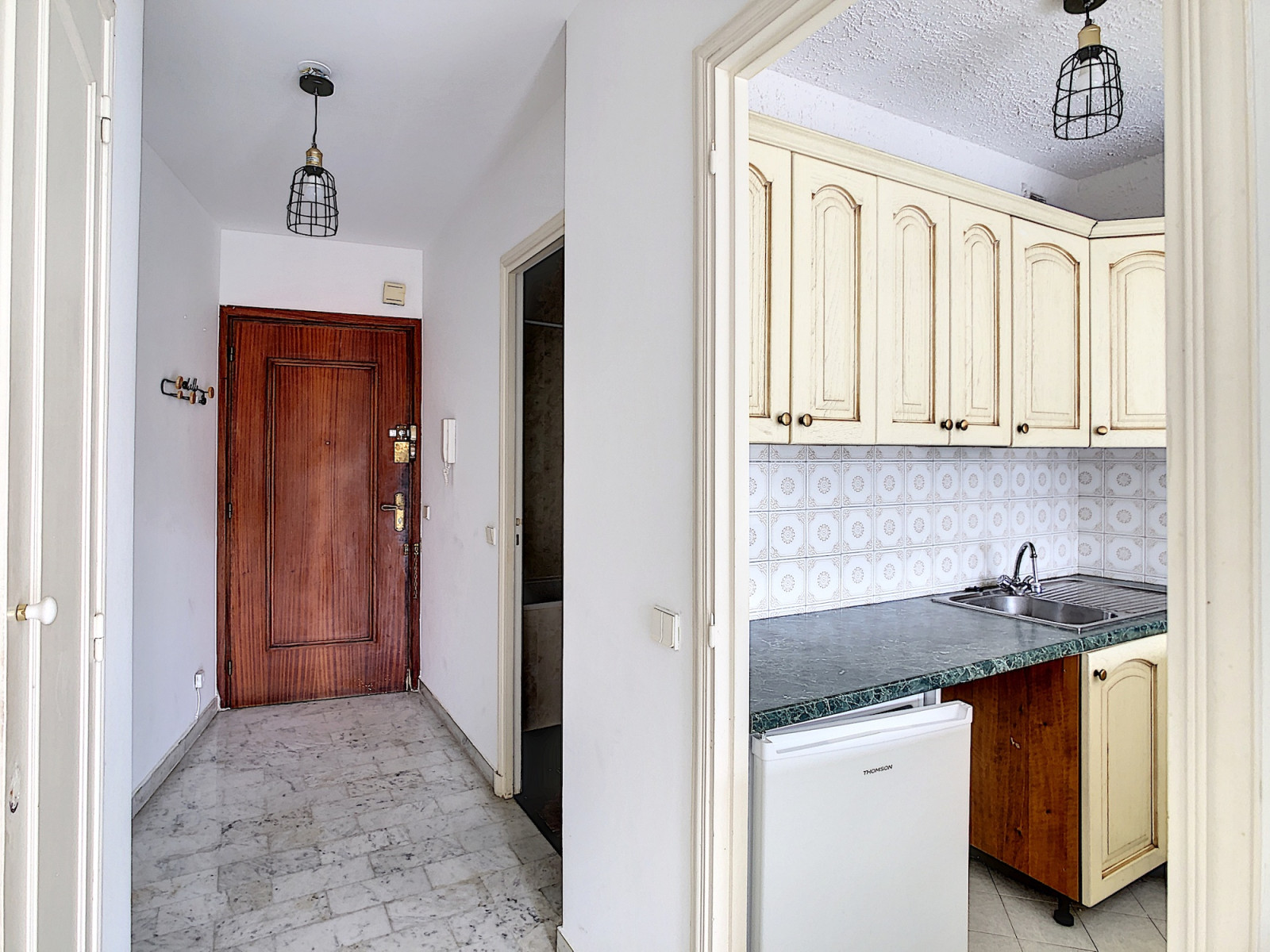 
                                                Location
                                                 Nice Cimiez à louer studio vide 32 m²