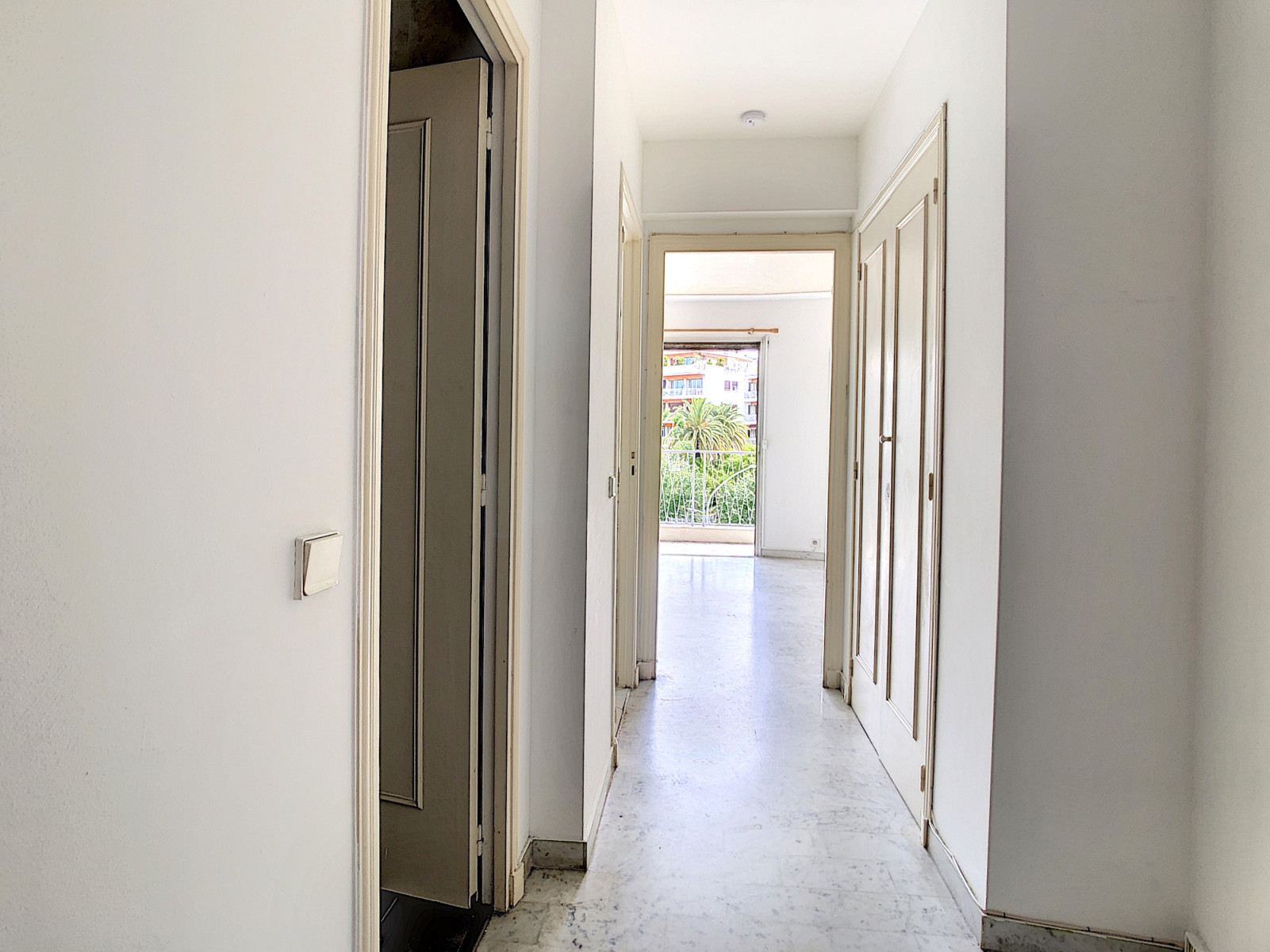 
                                                Location
                                                 Nice Cimiez à louer studio vide 32 m²