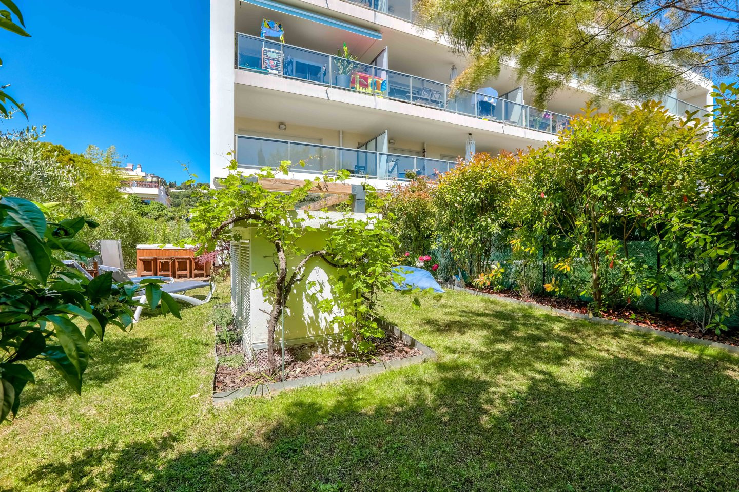 
                                                Vente
                                                 Nice Cimiez - Appartement et son magnifique jardin avec jacuzzi