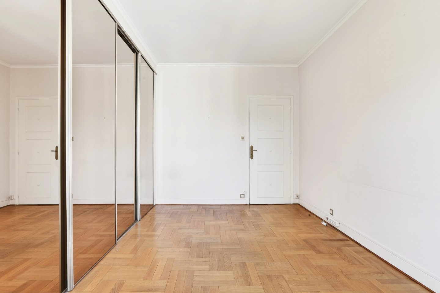 
                                                Vente
                                                 Nice - Cimiez Appartement traversant  de 2 pièces avec terrasse vue mer