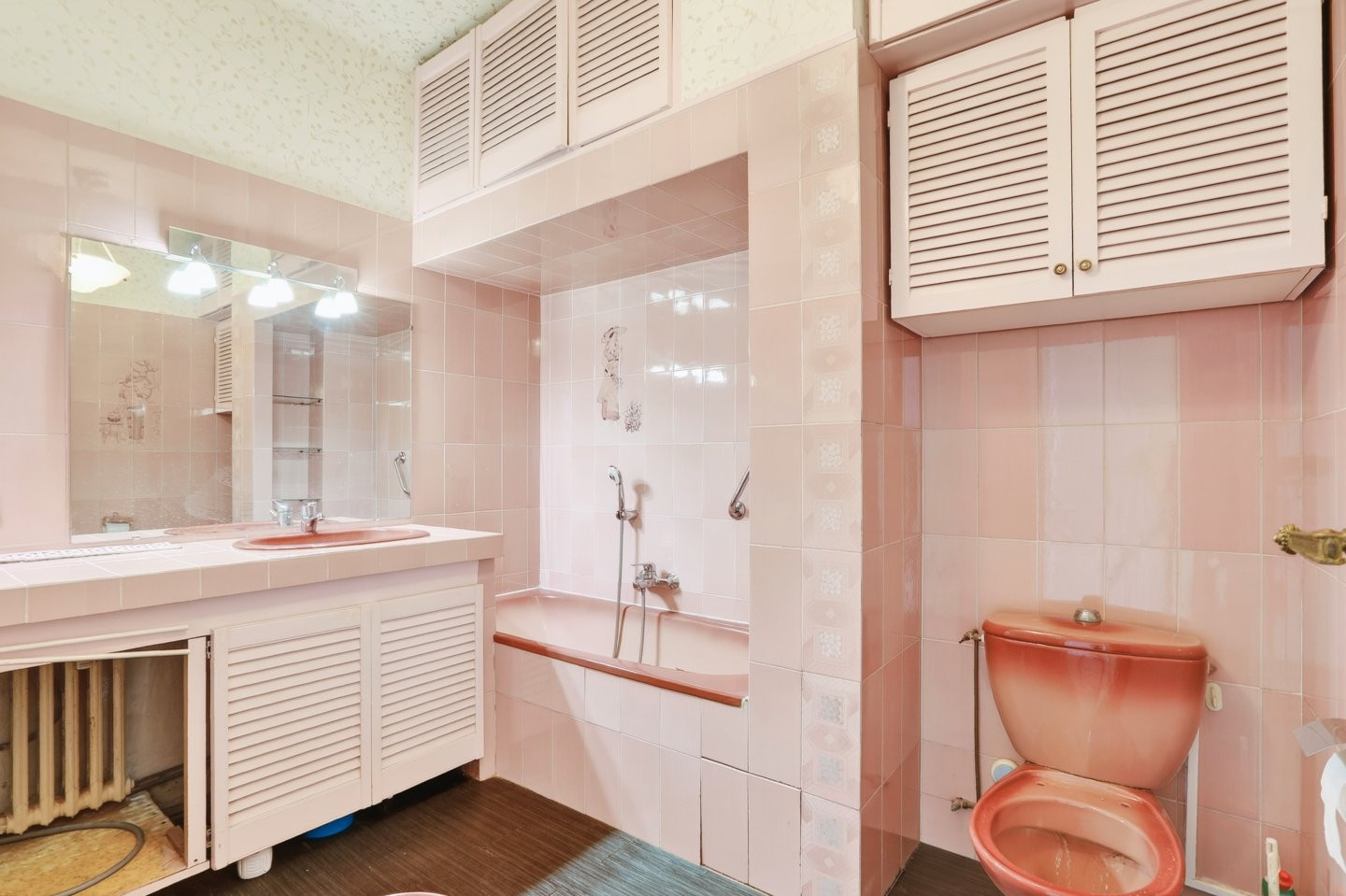 
                                                Vente
                                                 Nice - Cimiez Appartement traversant  de 2 pièces avec terrasse vue mer