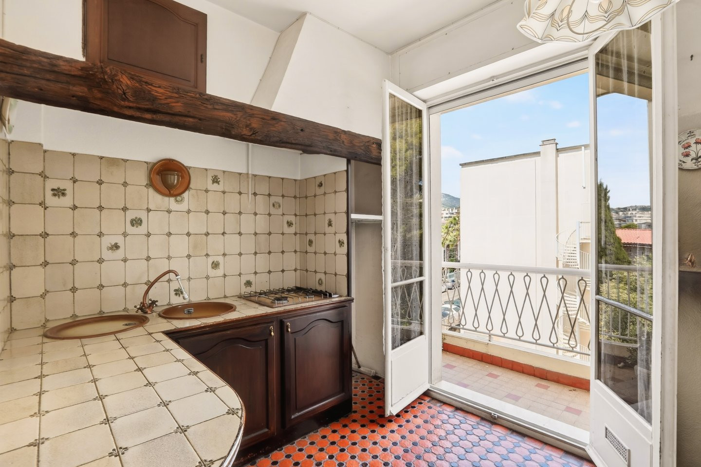 
                                                Vente
                                                 Nice - Cimiez Appartement traversant  de 2 pièces avec terrasse vue mer