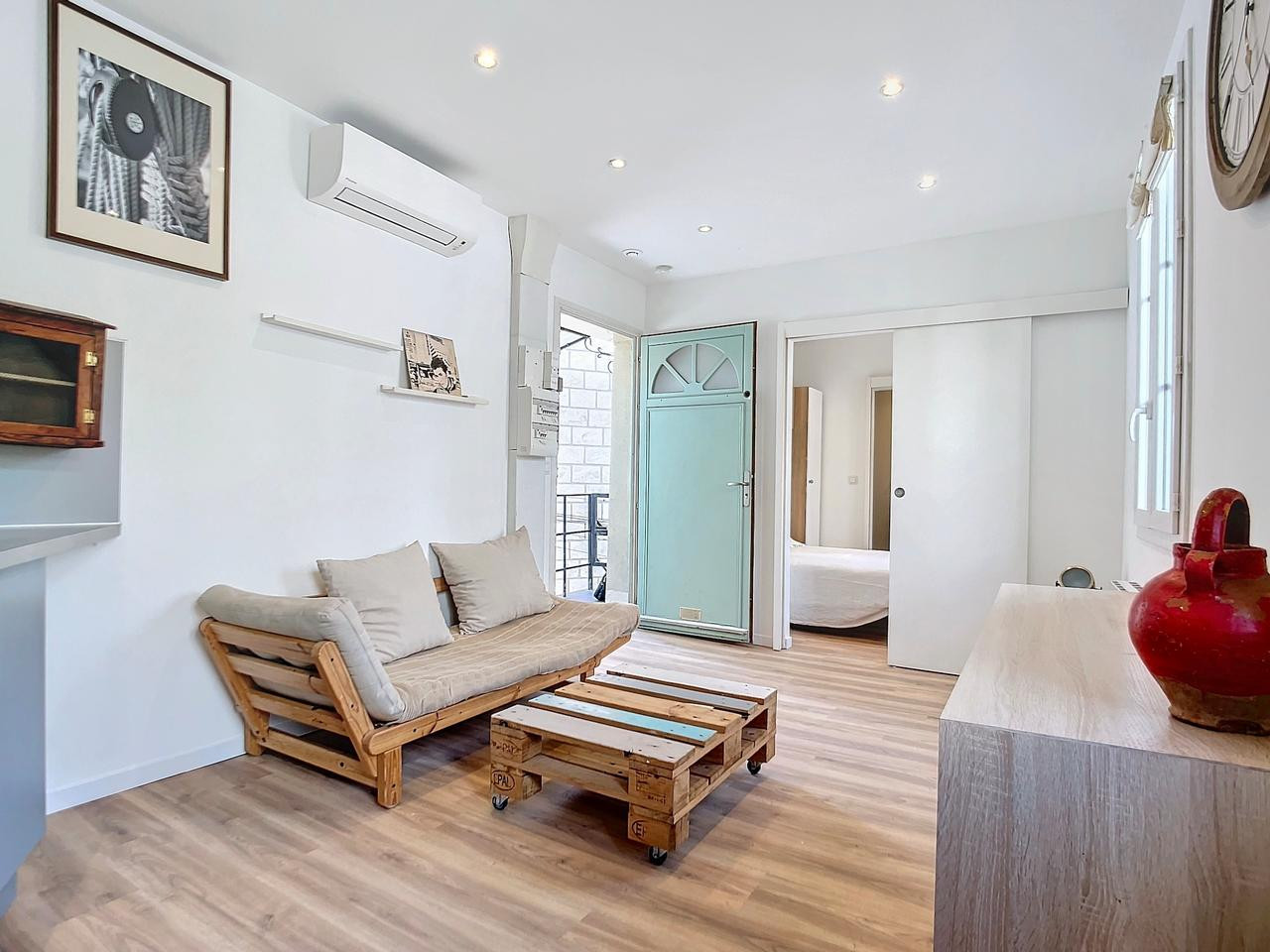 
                                                Location
                                                 Nice Cimiez - Beau 2 pièces rénové disposant d’une grande terrasse