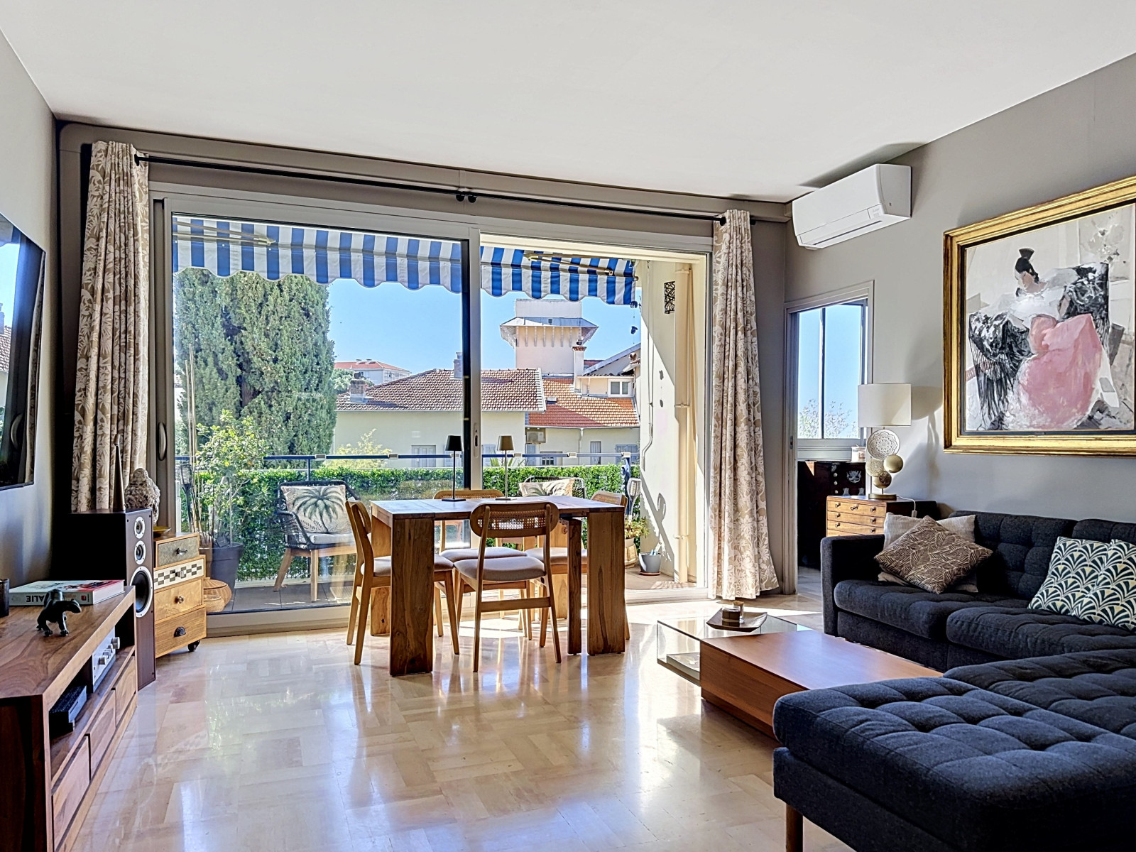 
                                                Vente
                                                 Nice Cimiez - Beau 3 pièces 72m2 refait à neuf avec terrasse et aperçu mer dans résidence recherchée avec parc