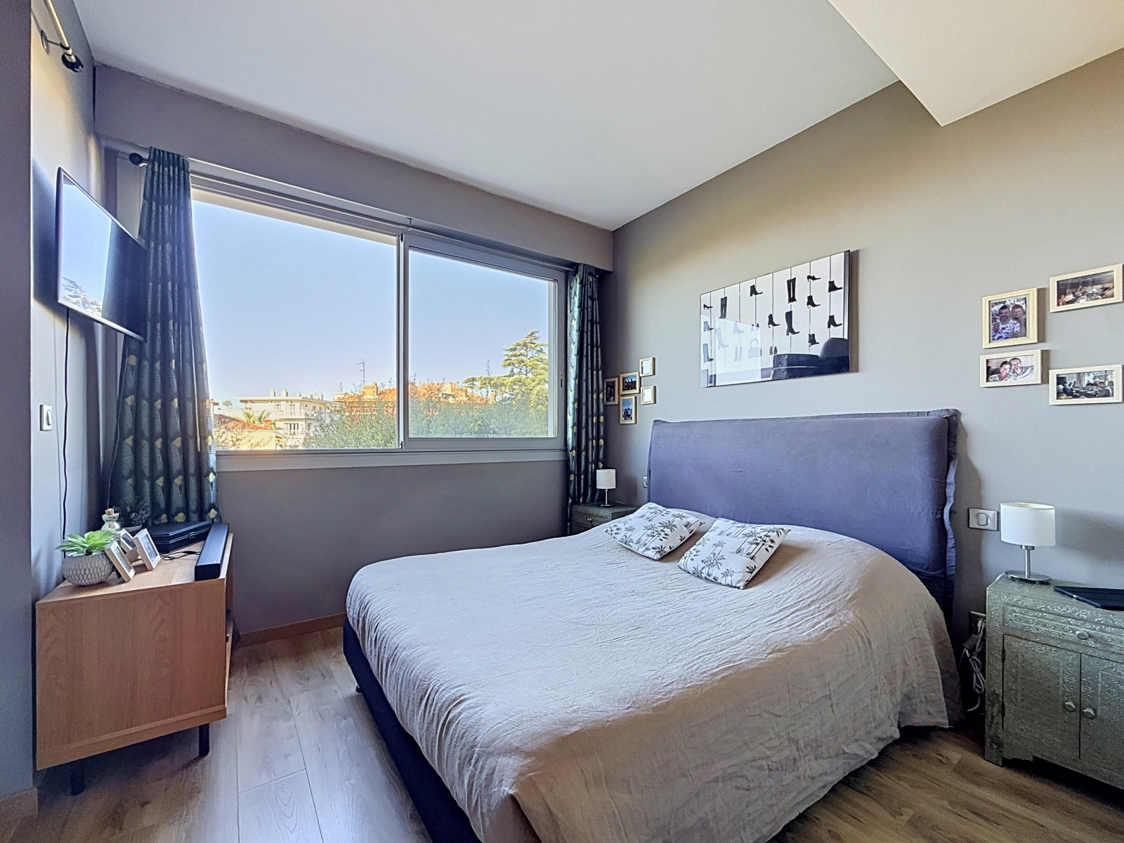 
                                                Vente
                                                 Nice Cimiez - Beau 3 pièces 72m2 refait à neuf avec terrasse et aperçu mer dans résidence recherchée avec parc