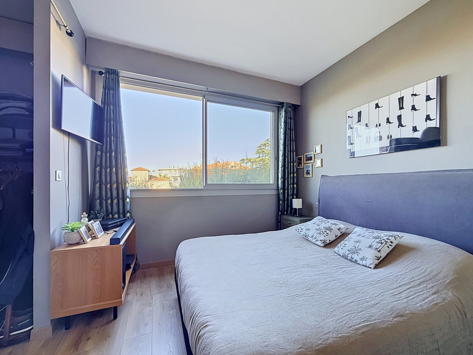 
                                                Vente
                                                 Nice Cimiez - Beau 3 pièces 72m2 refait à neuf avec terrasse et aperçu mer dans résidence recherchée avec parc
