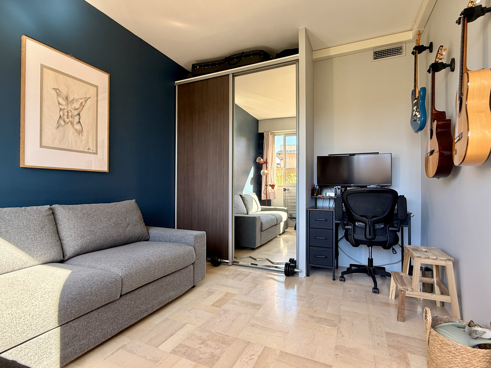 
                                                Vente
                                                 Nice Cimiez - Beau 3 pièces 72m2 refait à neuf avec terrasse et aperçu mer dans résidence recherchée avec parc