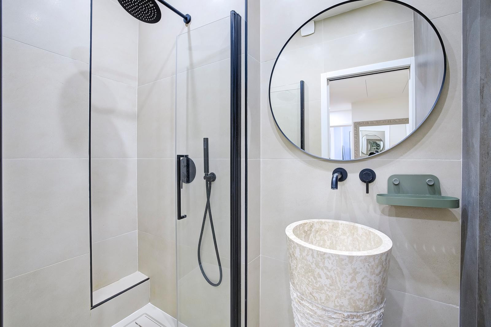 
                                                Vente
                                                 Nice - Cimiez  - beau  3 pièces de 73 m² avec terrasse et entièrement rénové