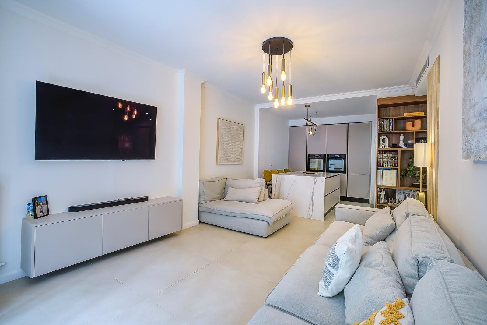 
                                                Vente
                                                 Nice - Cimiez  - beau  3 pièces de 73 m² terrasse