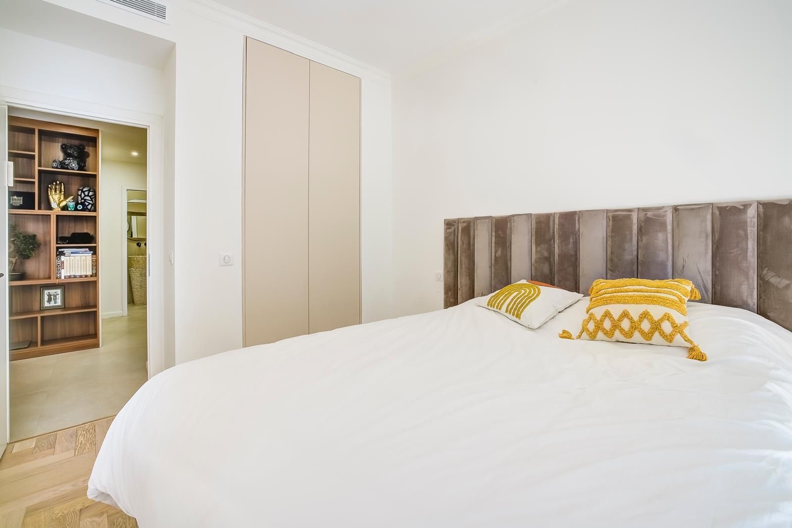 
                                                Vente
                                                 Nice - Cimiez  - beau  3 pièces de 73 m² terrasse