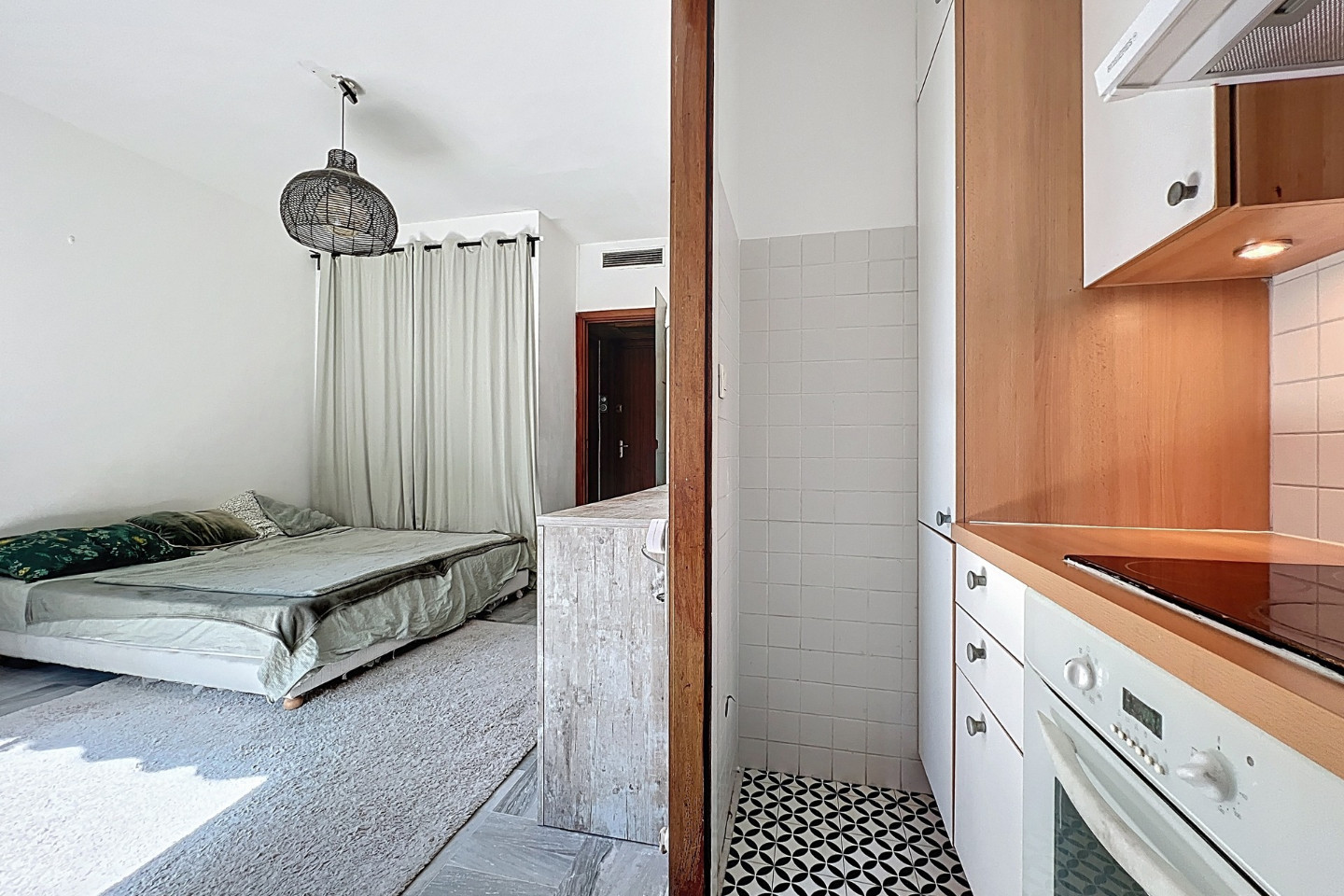 
                                                Vente
                                                 Nice Cimiez Cemenelum - Beau studio 26 m2 balcon