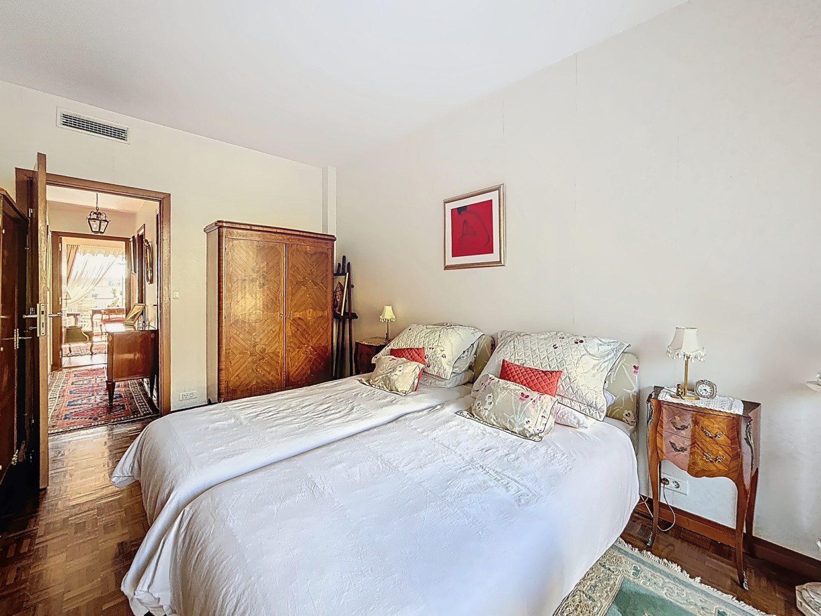 
                                                Vente
                                                 Nice Cimiez / Cemenelum - Spacieux 3 pièces avec vue mer dans prestigieuse résidence avec parc