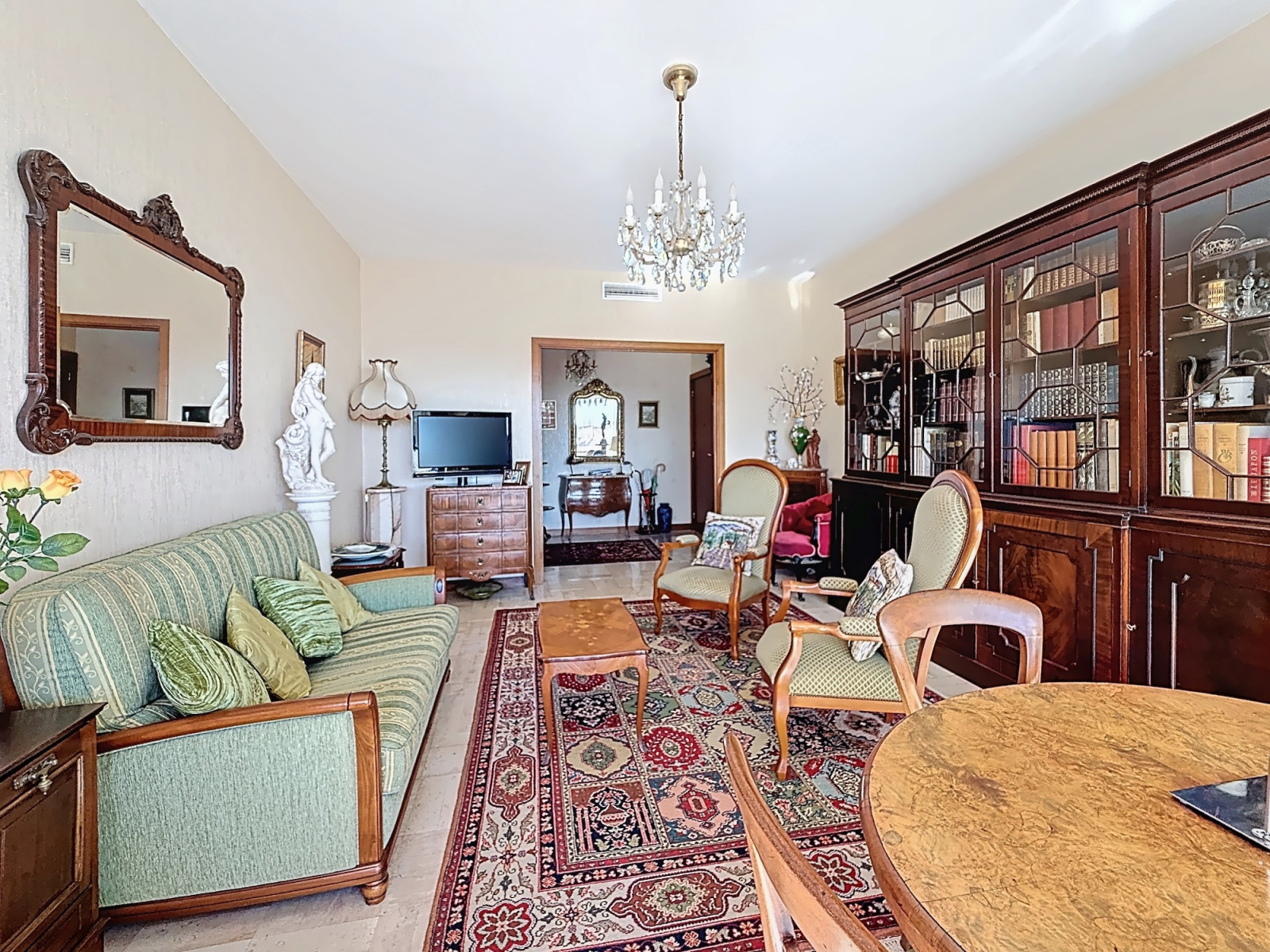 
                                                Vente
                                                 Nice Cimiez / Cemenelum - Spacieux 3 pièces avec vue mer dans prestigieuse résidence avec parc