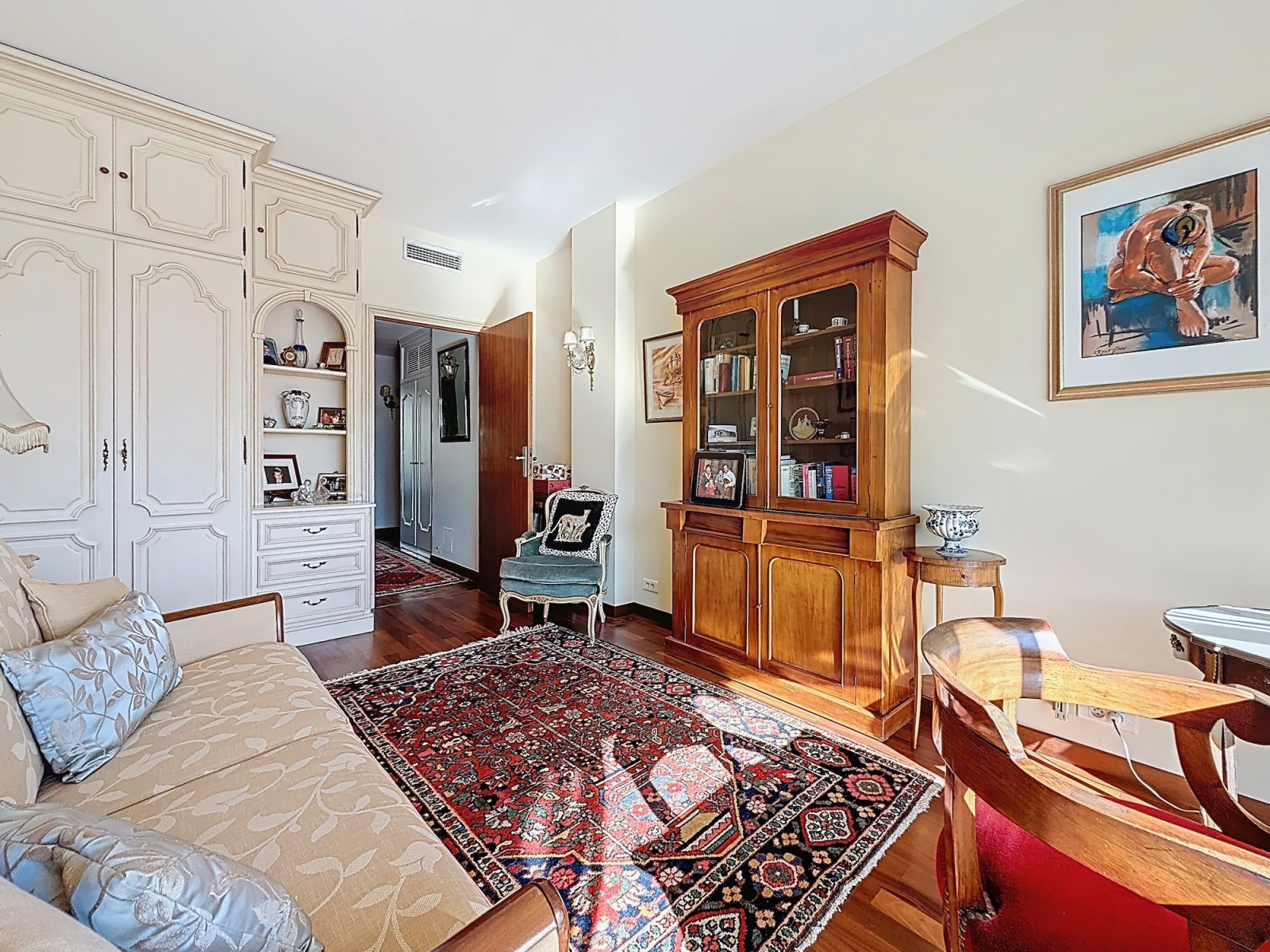 
                                                Vente
                                                 Nice Cimiez / Cemenelum - Spacieux 3 pièces avec vue mer dans prestigieuse résidence avec parc